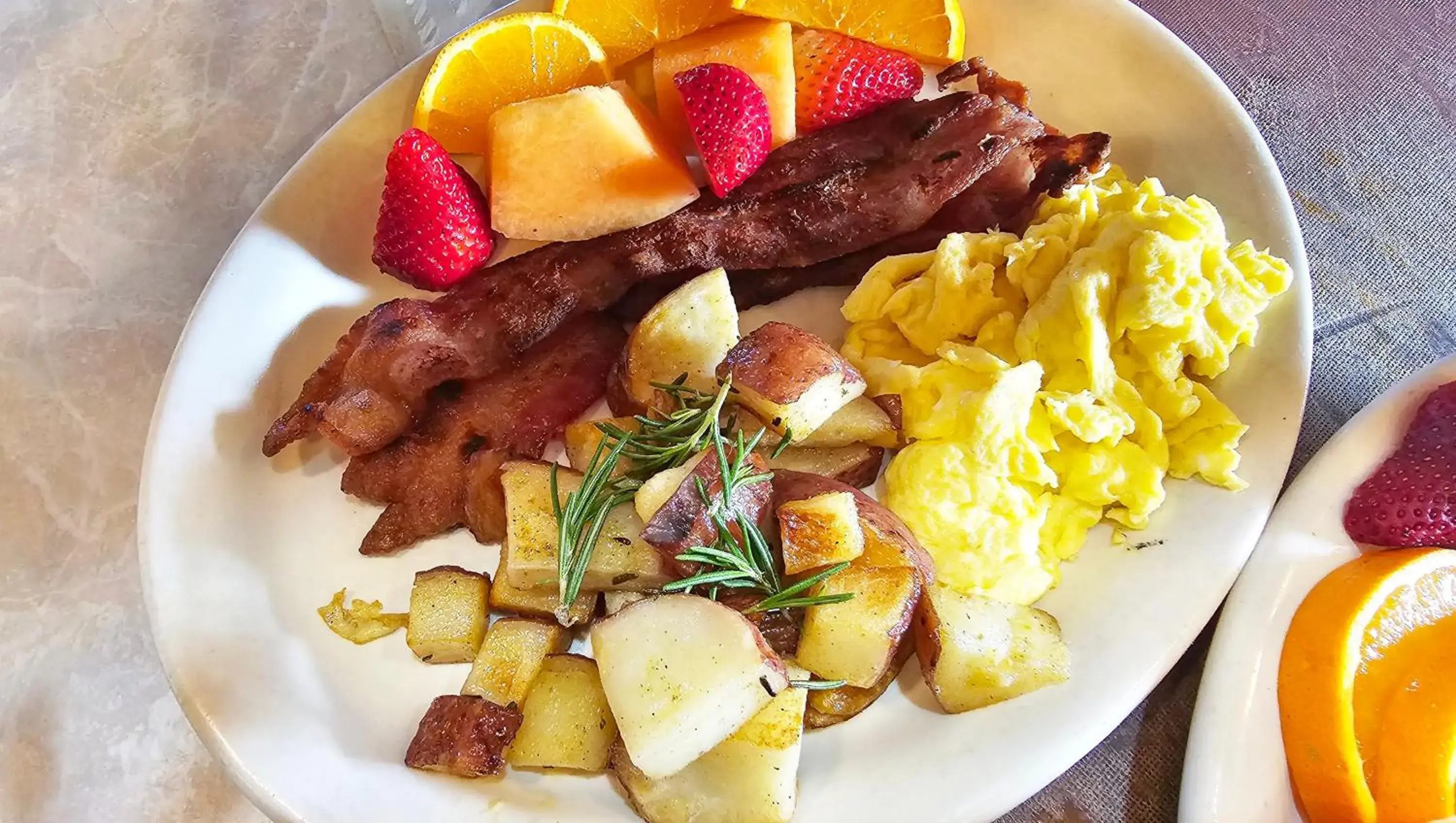 Breakfast, Food in Dodge Peak Lodge