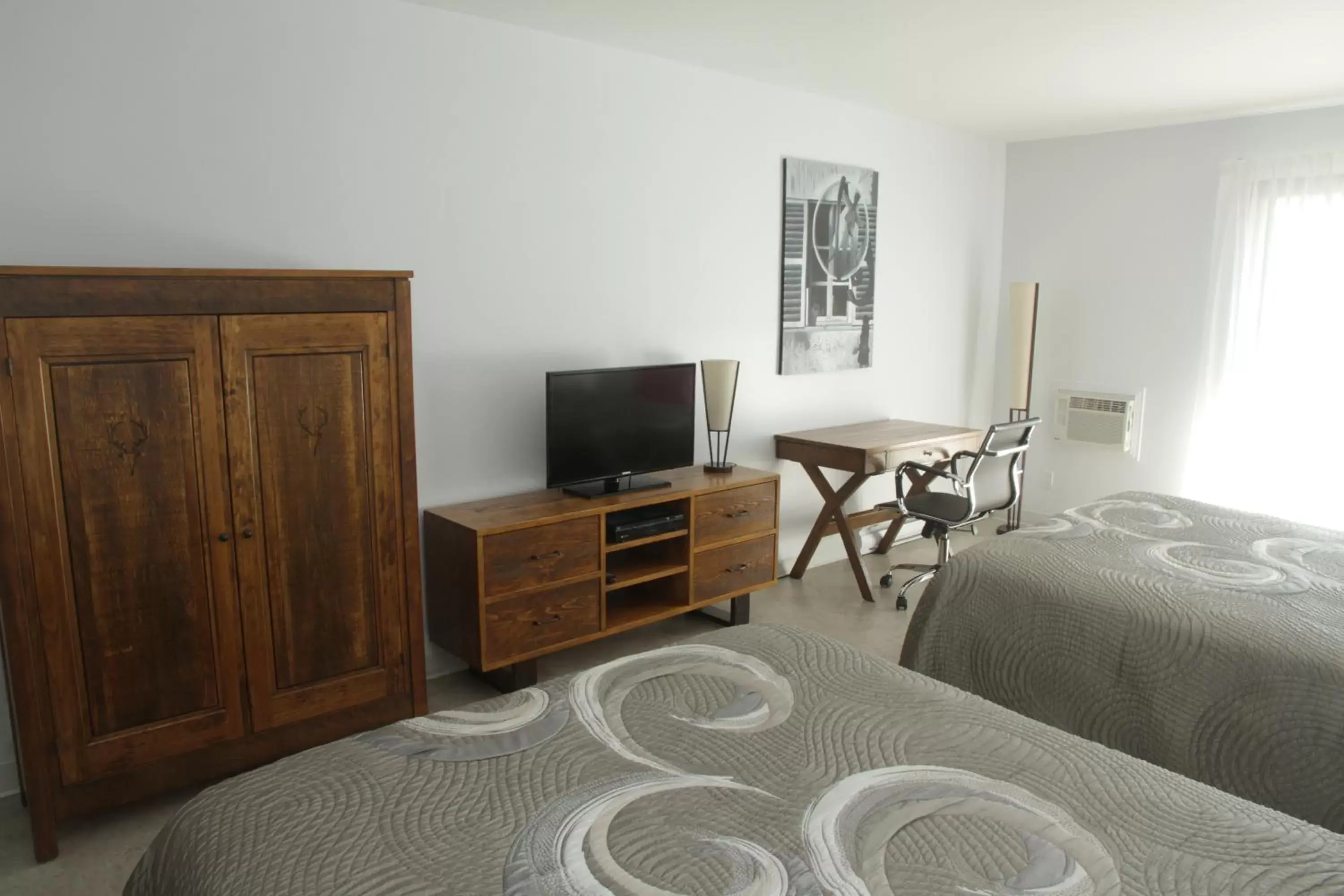 Photo of the whole room, TV/Entertainment Center in Motel Le Martinet