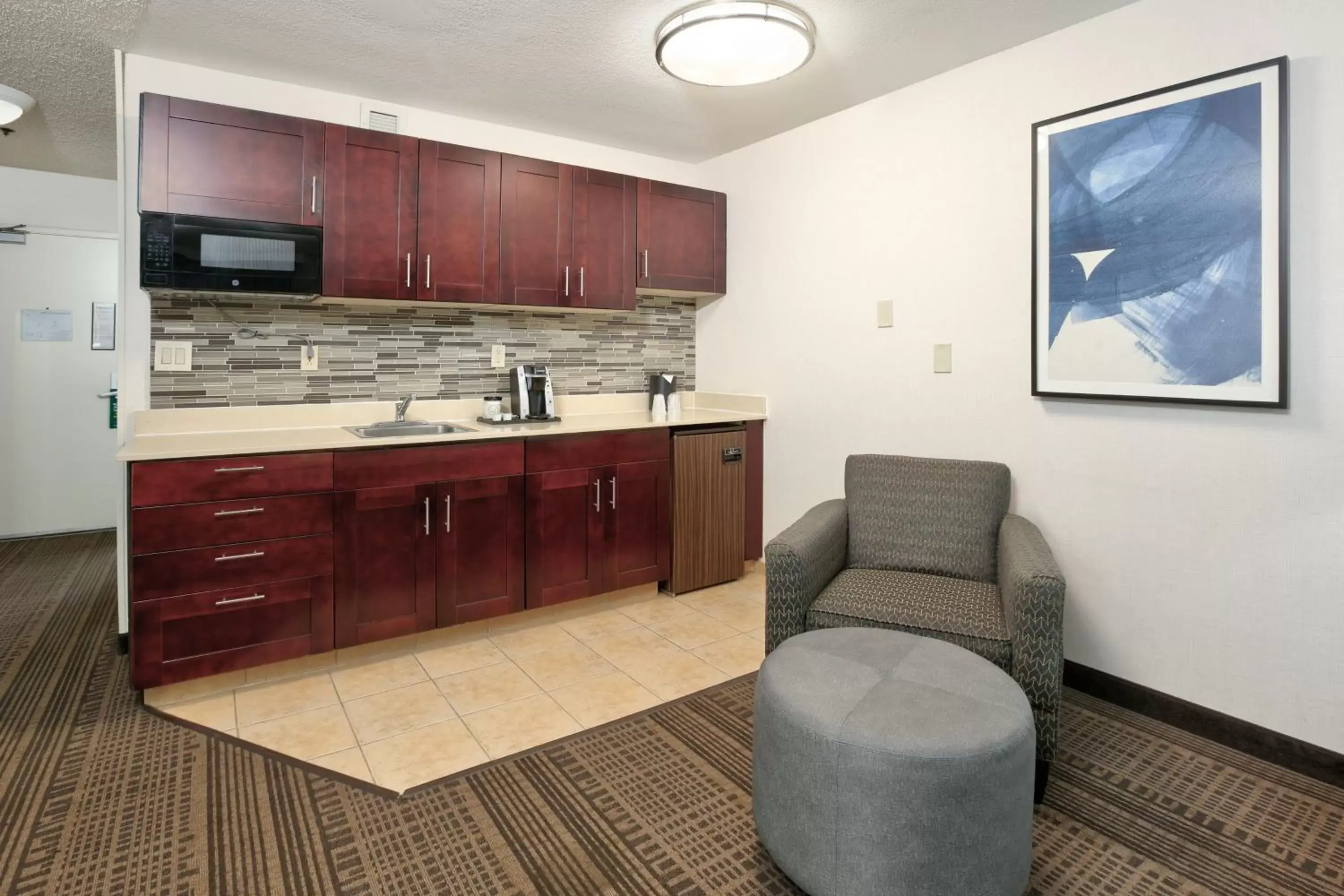 Photo of the whole room, Kitchen/Kitchenette in Holiday Inn & Suites Santa Maria, an IHG Hotel