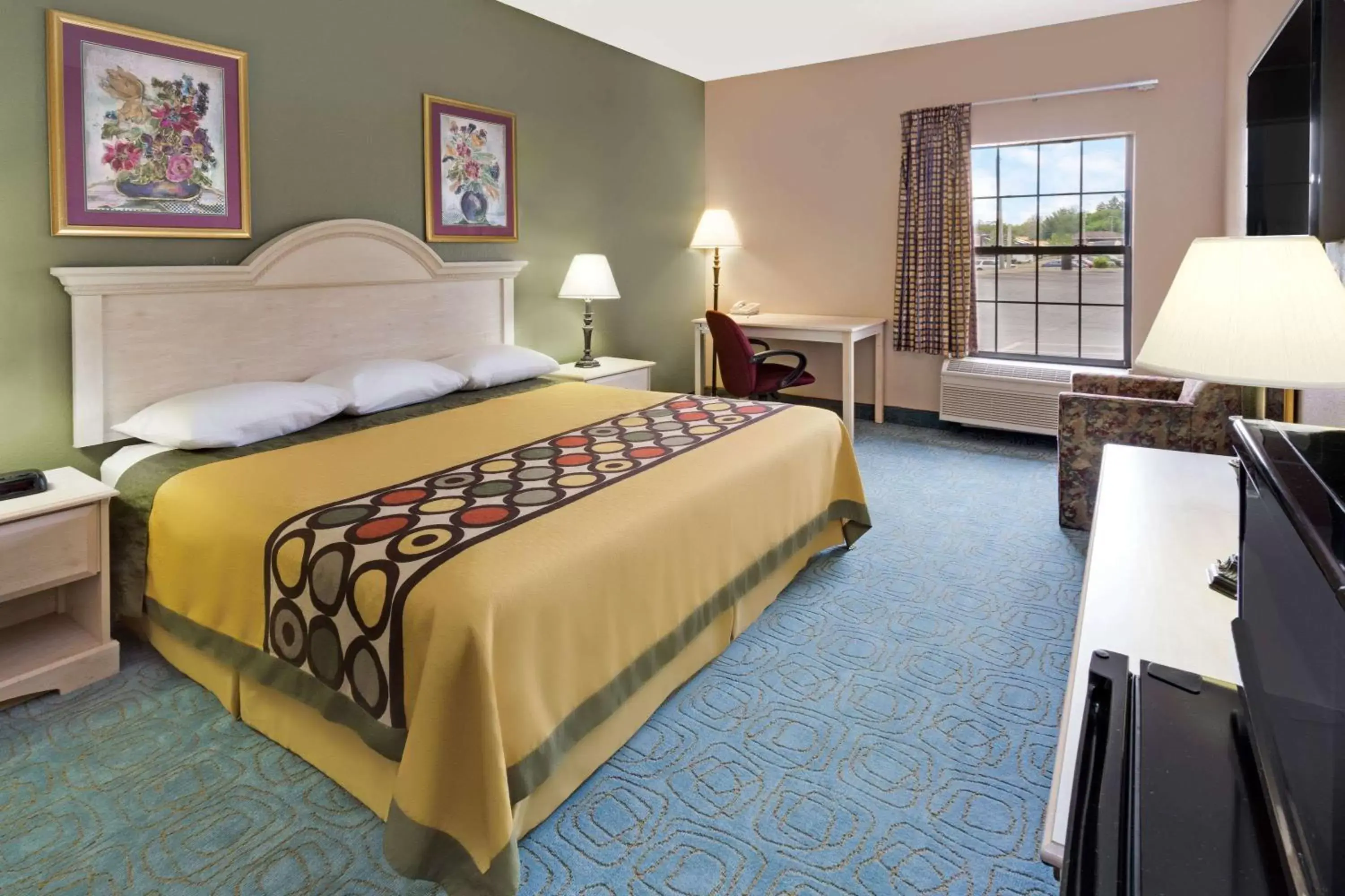 Photo of the whole room, Bed in Super 8 by Wyndham Freeport