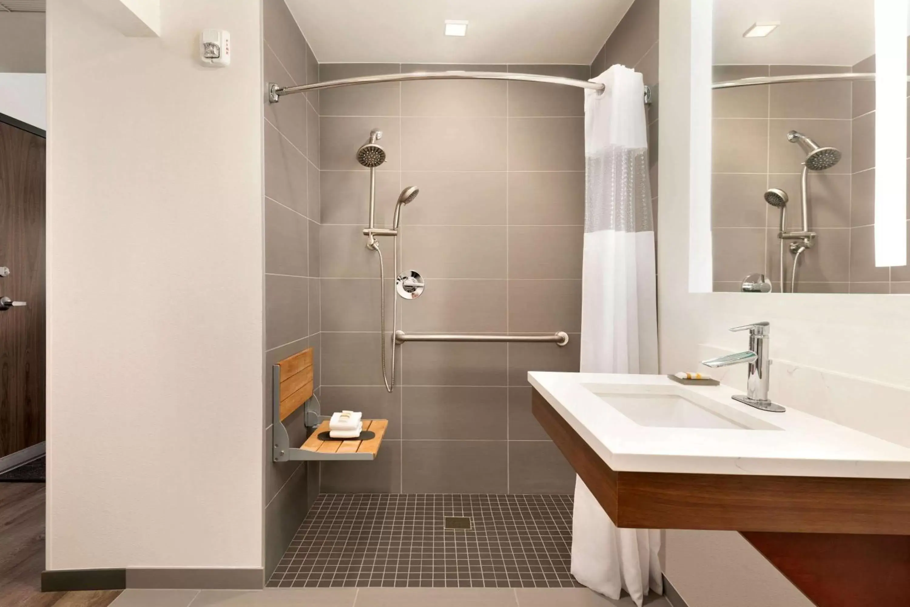 Shower, Bathroom in La Quinta by Wyndham San Luis Obispo