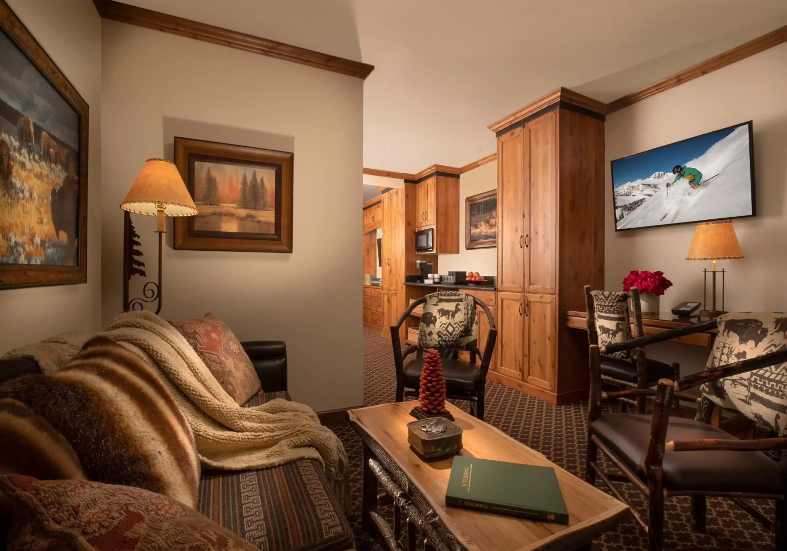 Living room, Seating Area in Parkway Inn of Jackson Hole