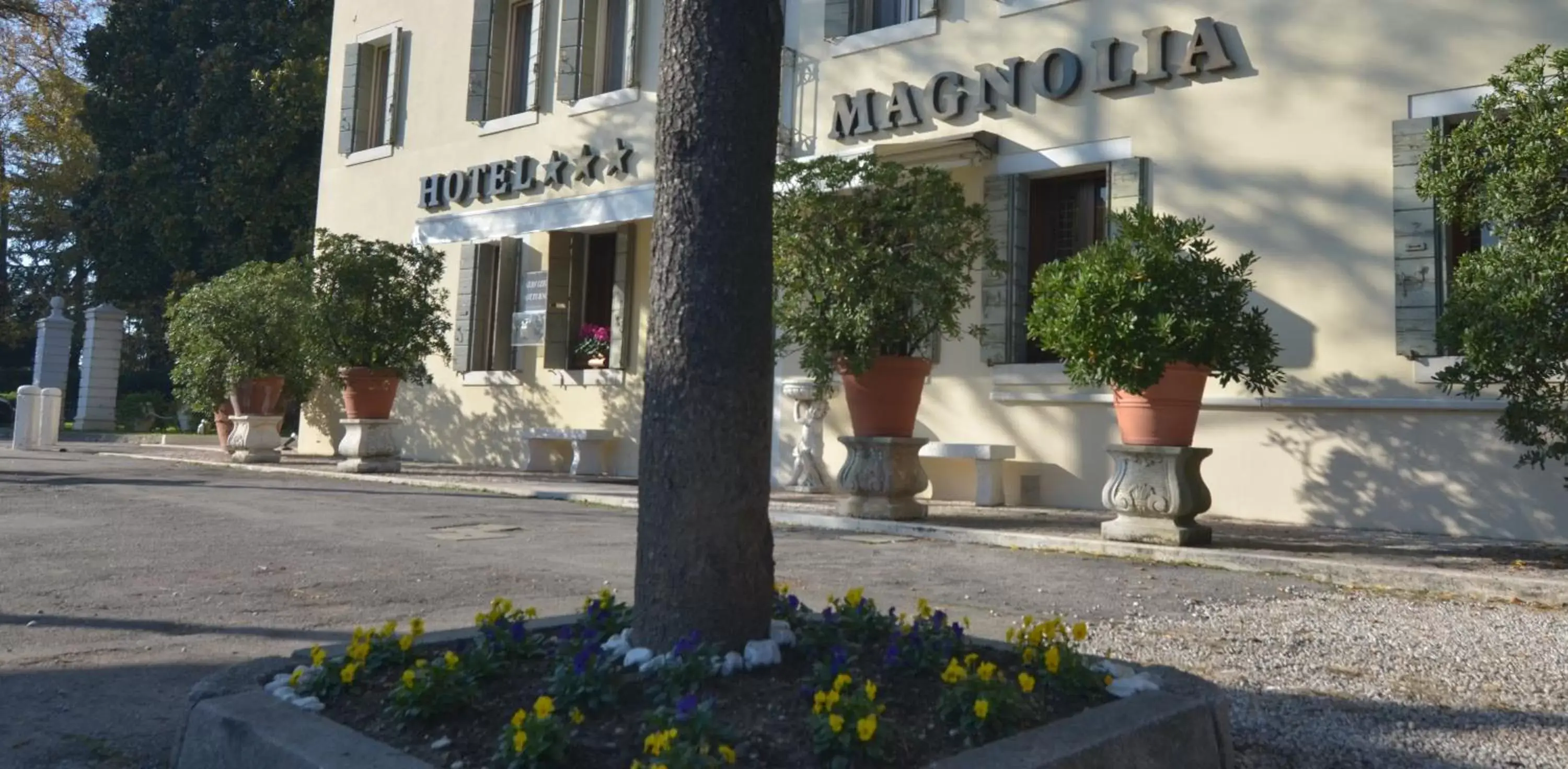 Facade/entrance, Property Building in Hotel Magnolia