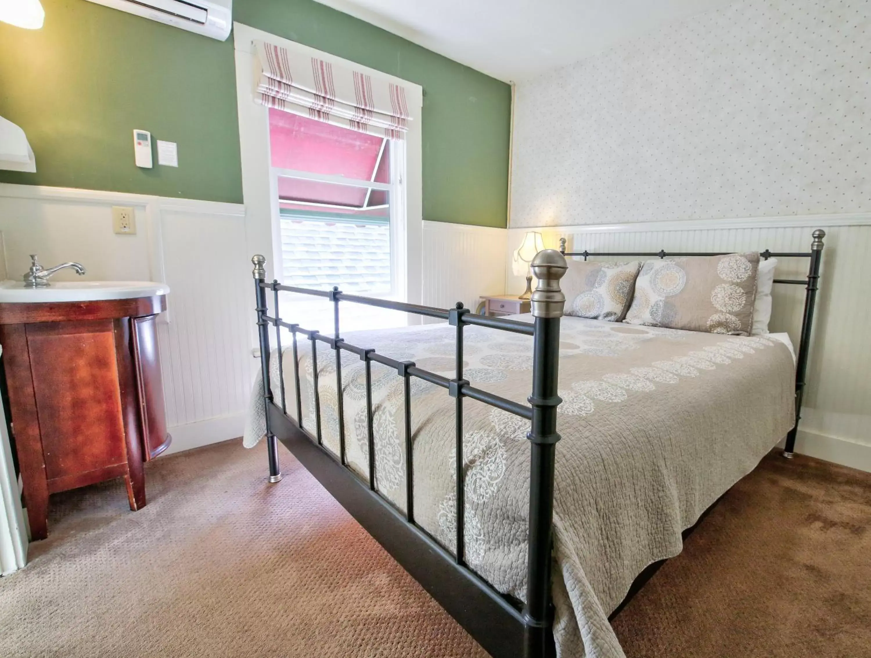 Traditional Room in Hotel Charlotte Traditional Room in Hotel Charlotte