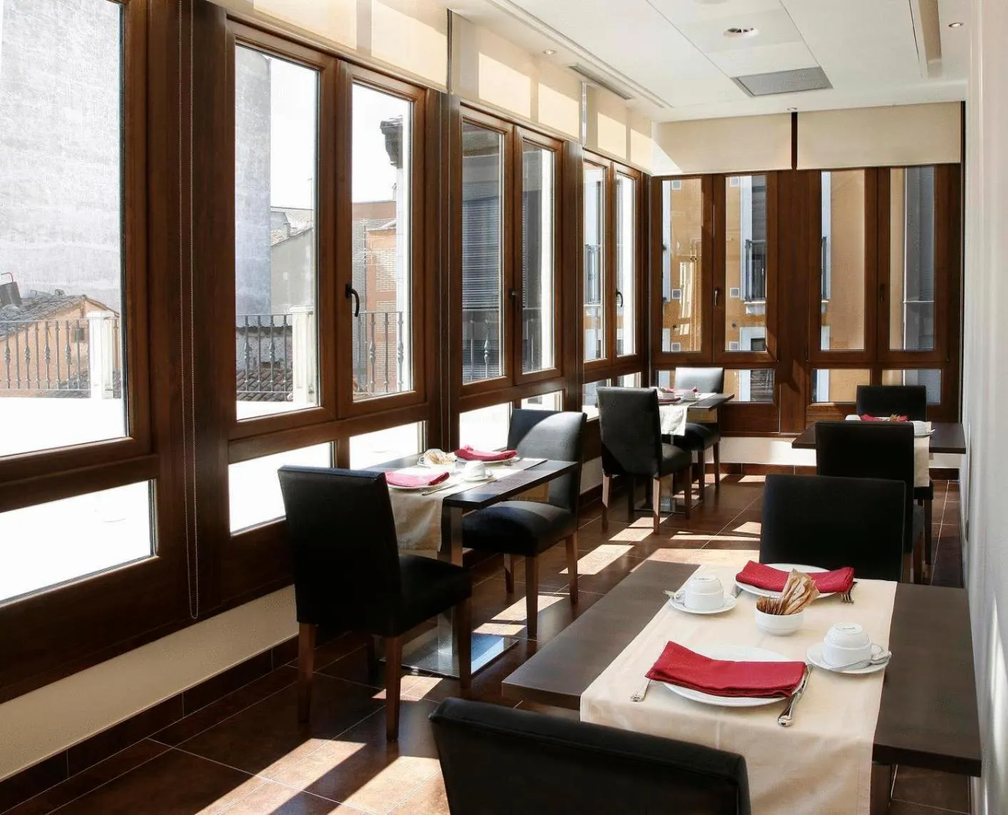 Restaurant/places to eat in Hotel Villa de Aranda