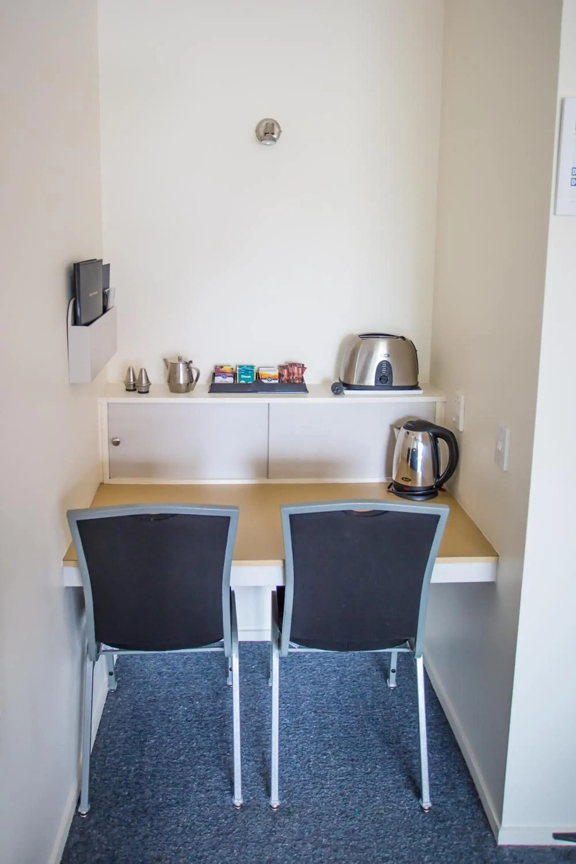 Coffee/tea facilities in The Coast Motel Coffee/tea facilities in The Coast Motel