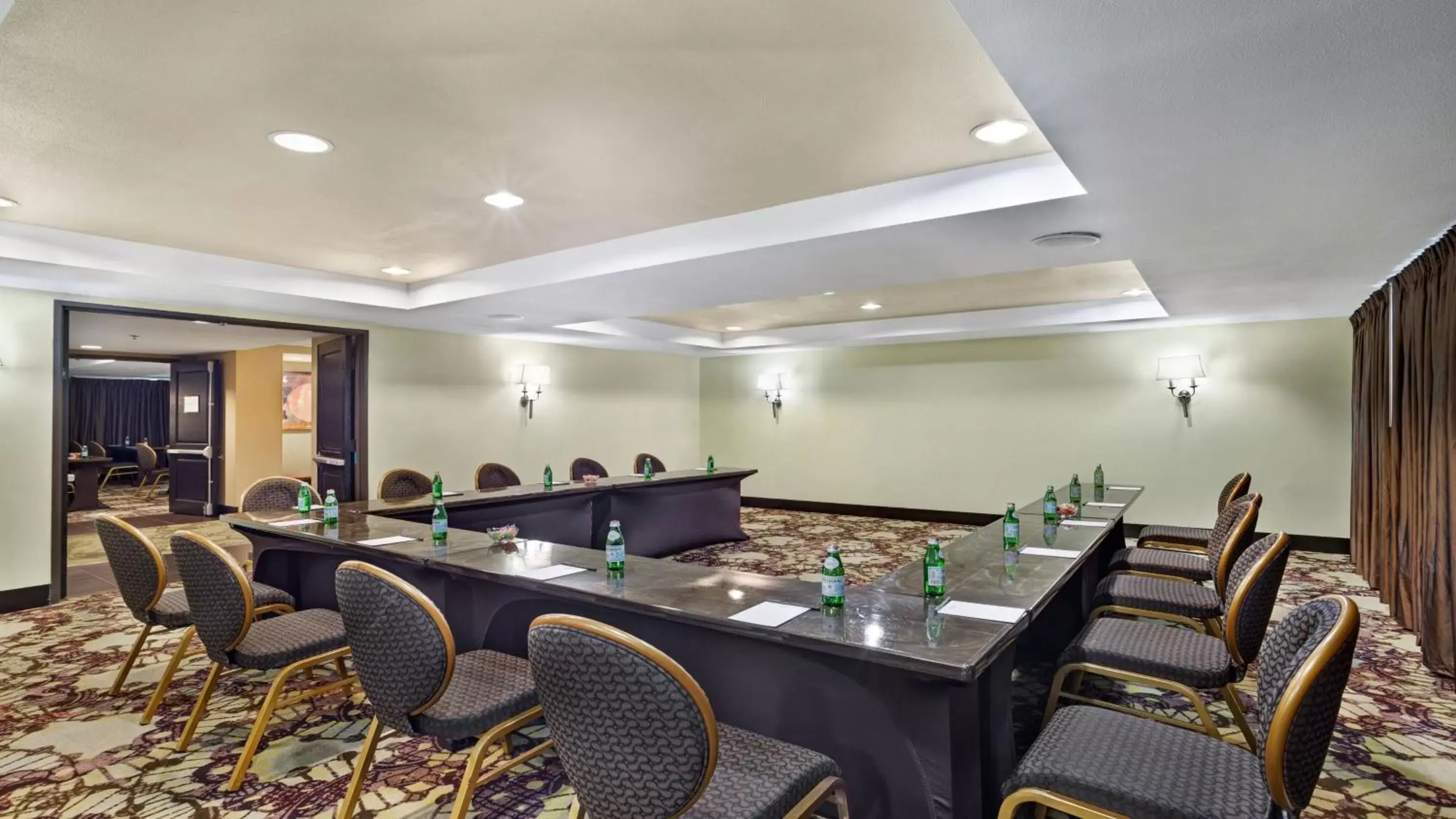 Meeting/conference room in Crowne Plaza Houston Galleria Area, an IHG Hotel