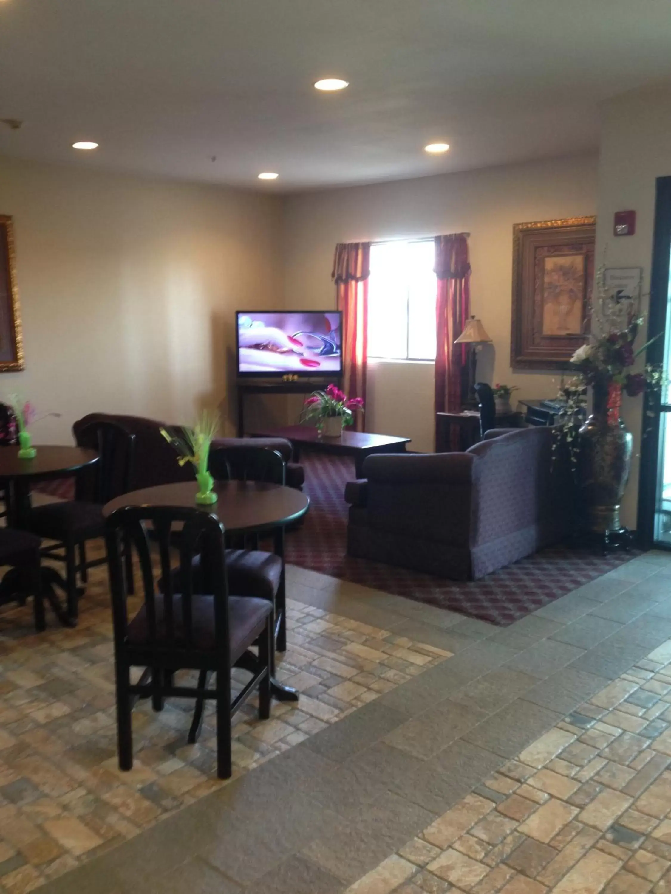 Lobby or reception, TV/Entertainment Center in Americas Best Value Inn Somerville Texas