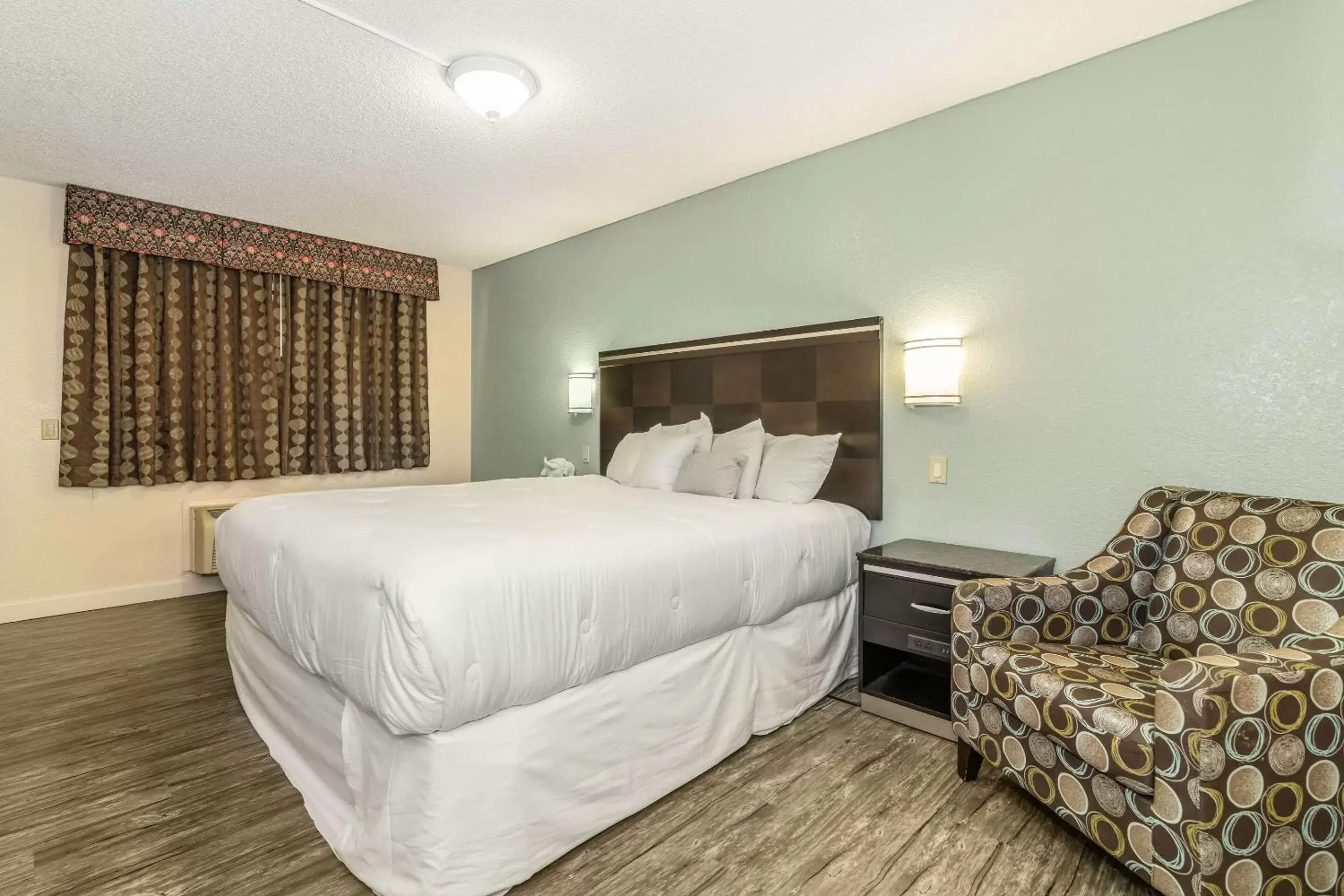 Photo of the whole room, Bed in Rodeway Inn On Historic Route 66 Photo of the whole room, Bed in Rodeway Inn On Historic Route 66