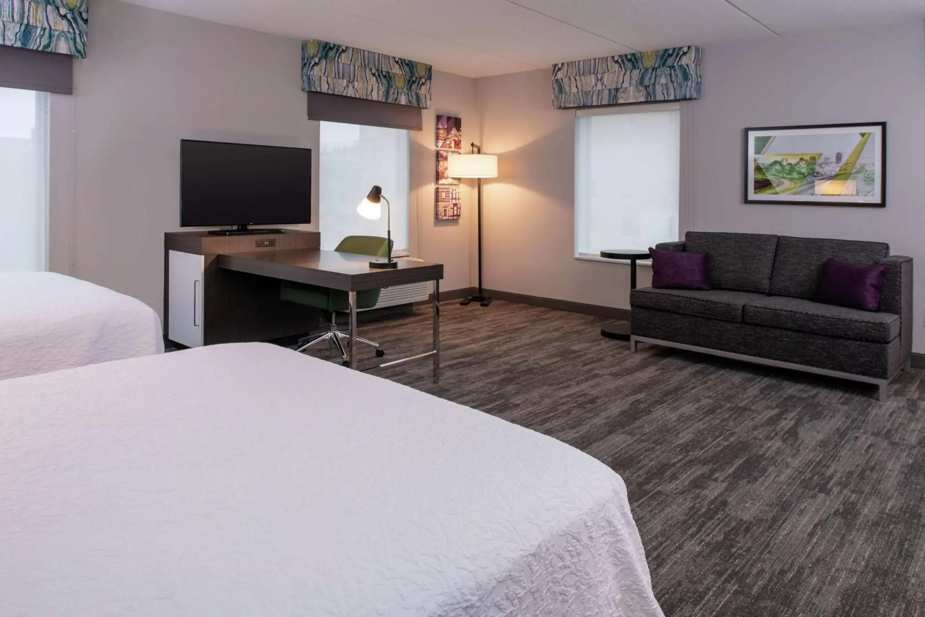 Bedroom, TV/Entertainment Center in Hampton Inn & Suites Winston-Salem Downtown