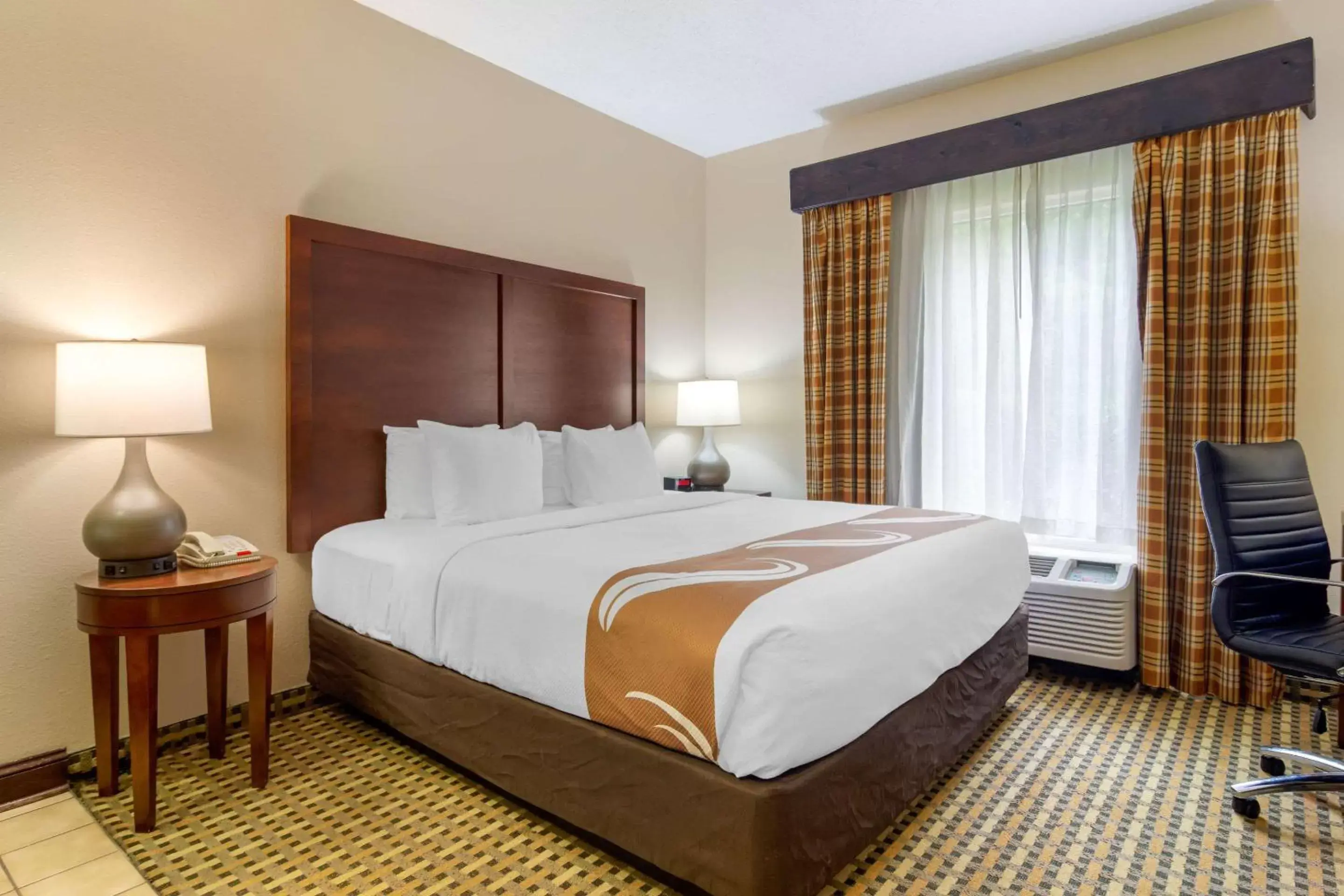 Photo of the whole room, Bed in Quality Inn & Suites Decatur - Atlanta East
