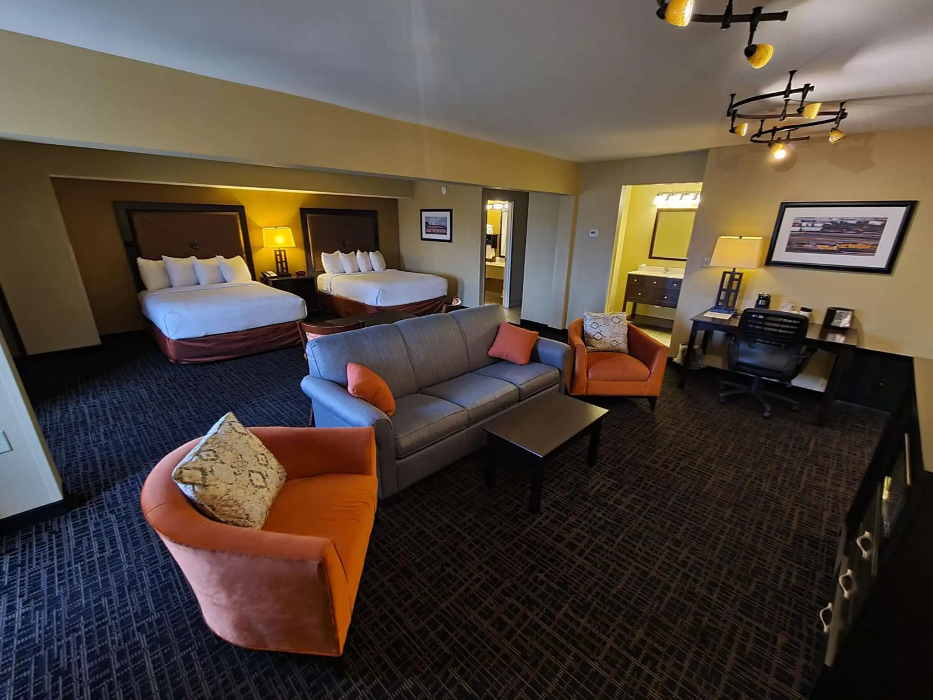 Bedroom, Seating Area in Best Western Plus North Platte Inn & Suites