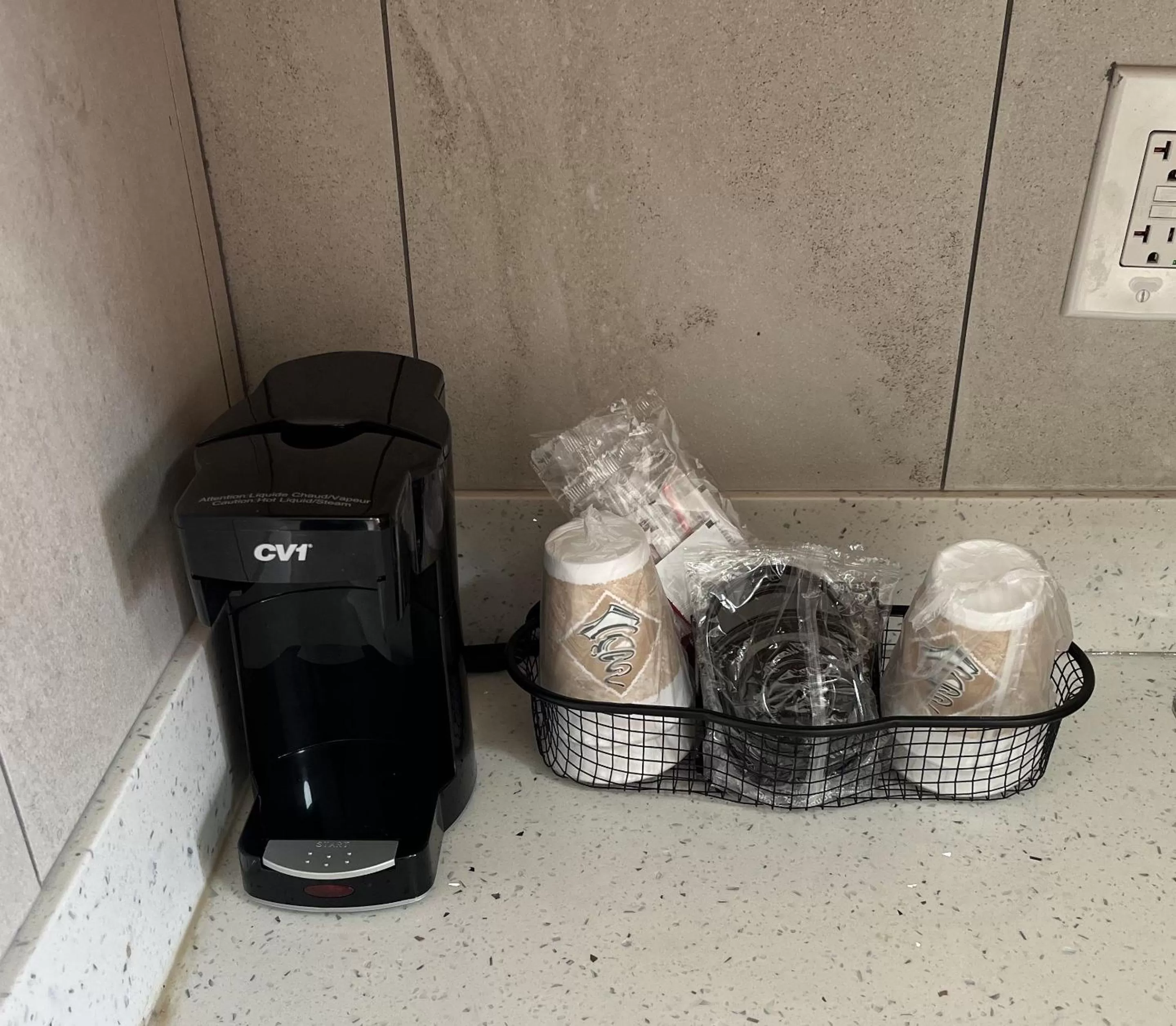 Photo of the whole room, Coffee/Tea Facilities in Mulberry Inn and Plaza