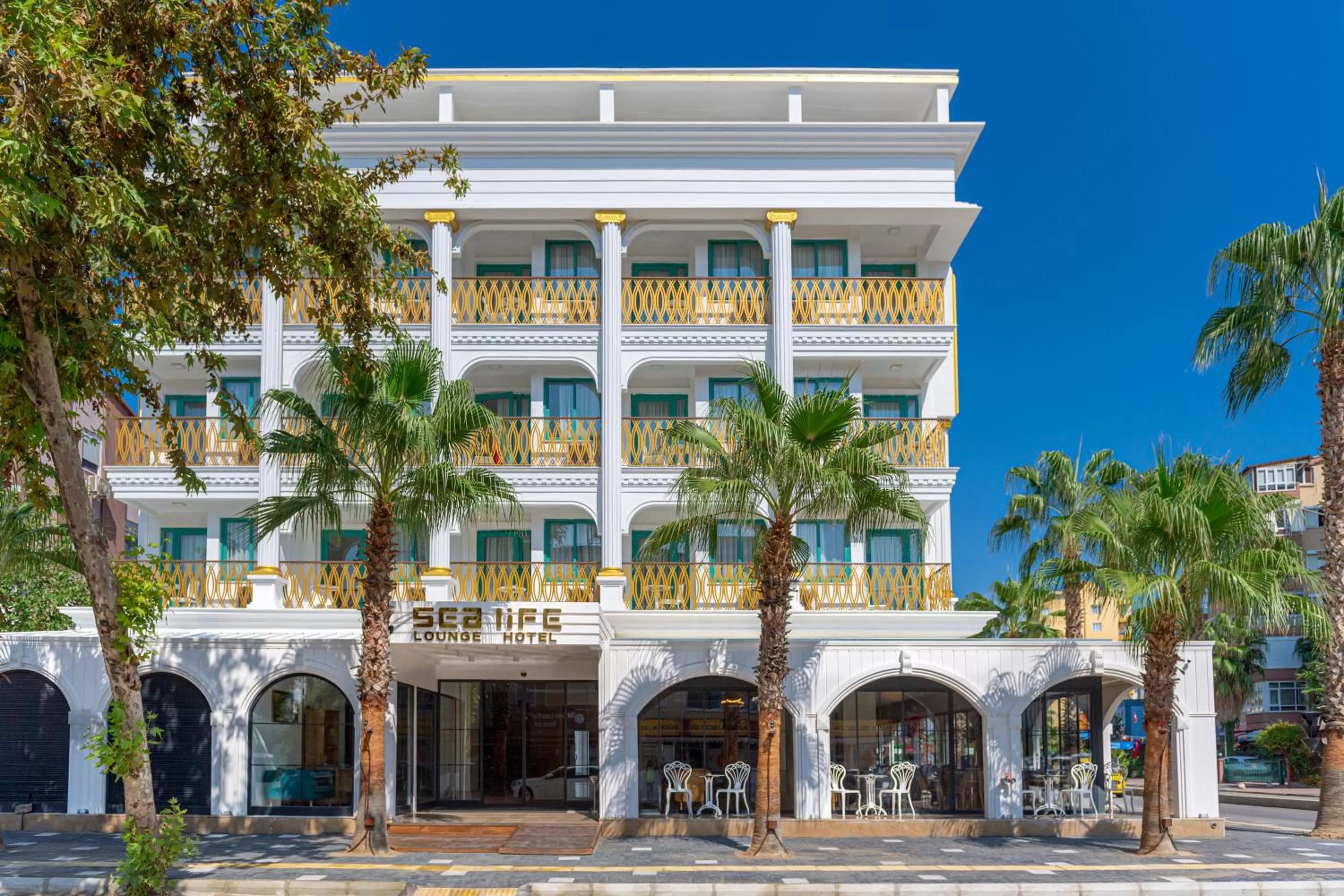 Property building in Sealife Lounge - Adult only