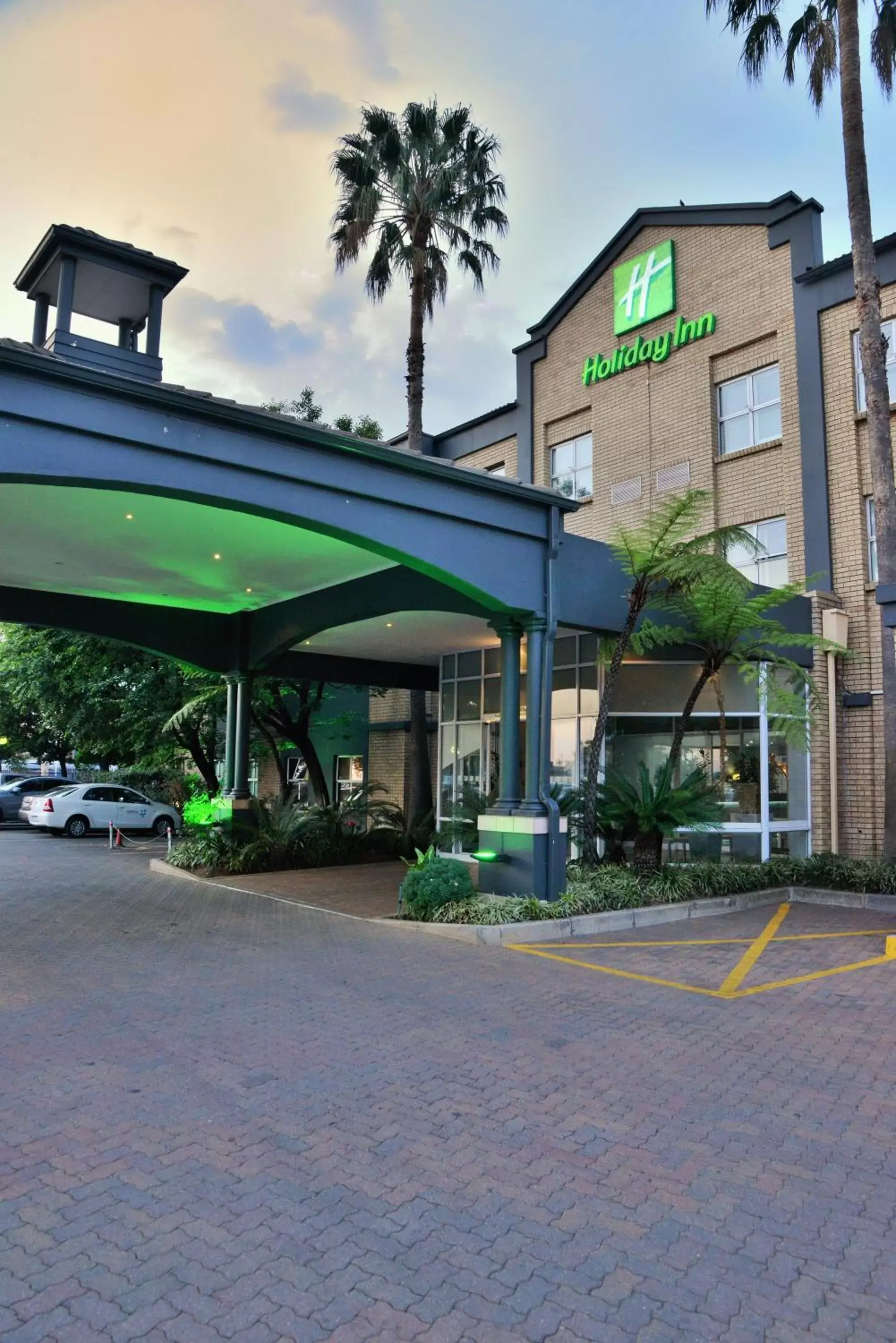 Property Building in Holiday Inn Johannesburg Airport, an IHG Hotel