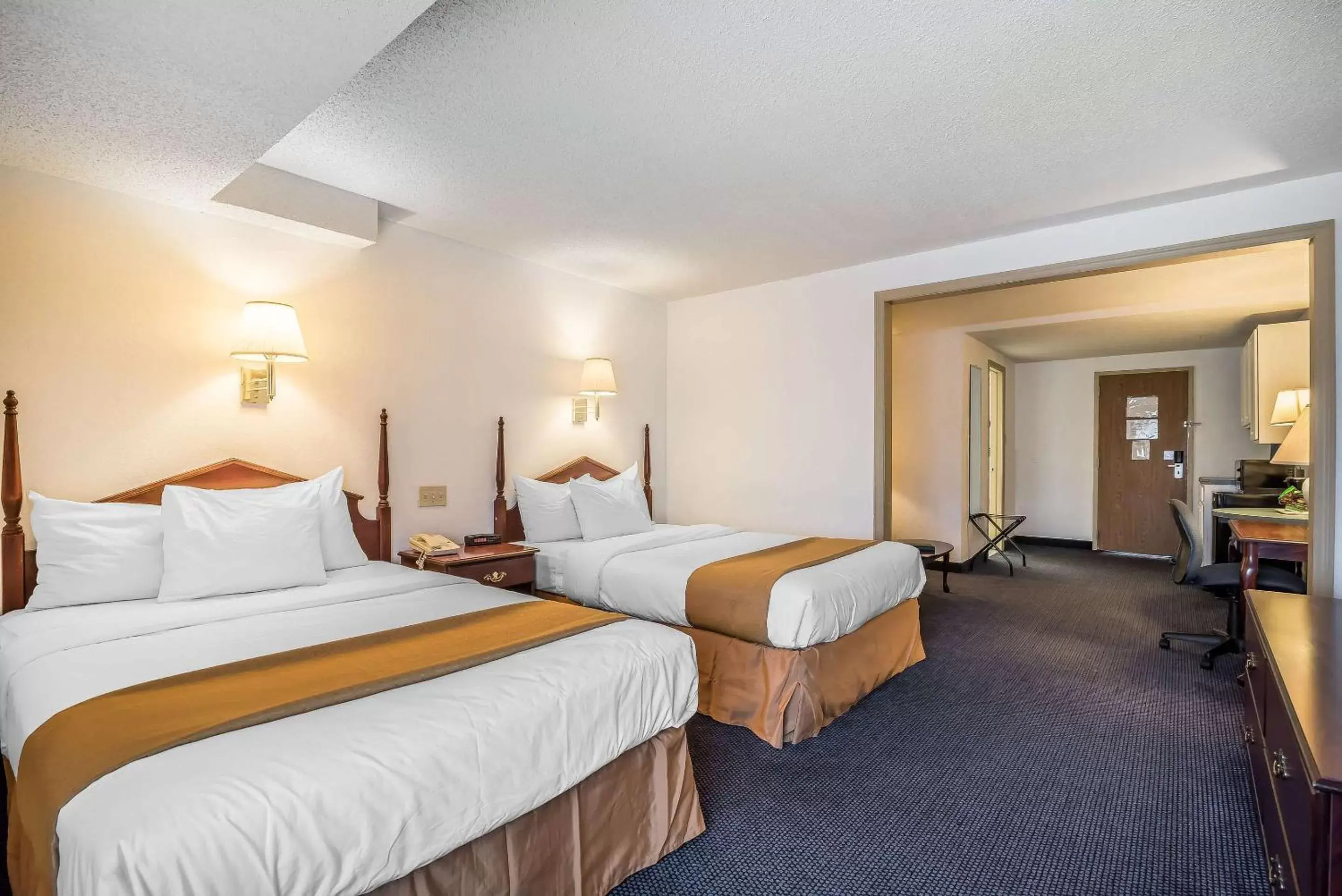 Bedroom in Quality Inn & Suites Albany Airport