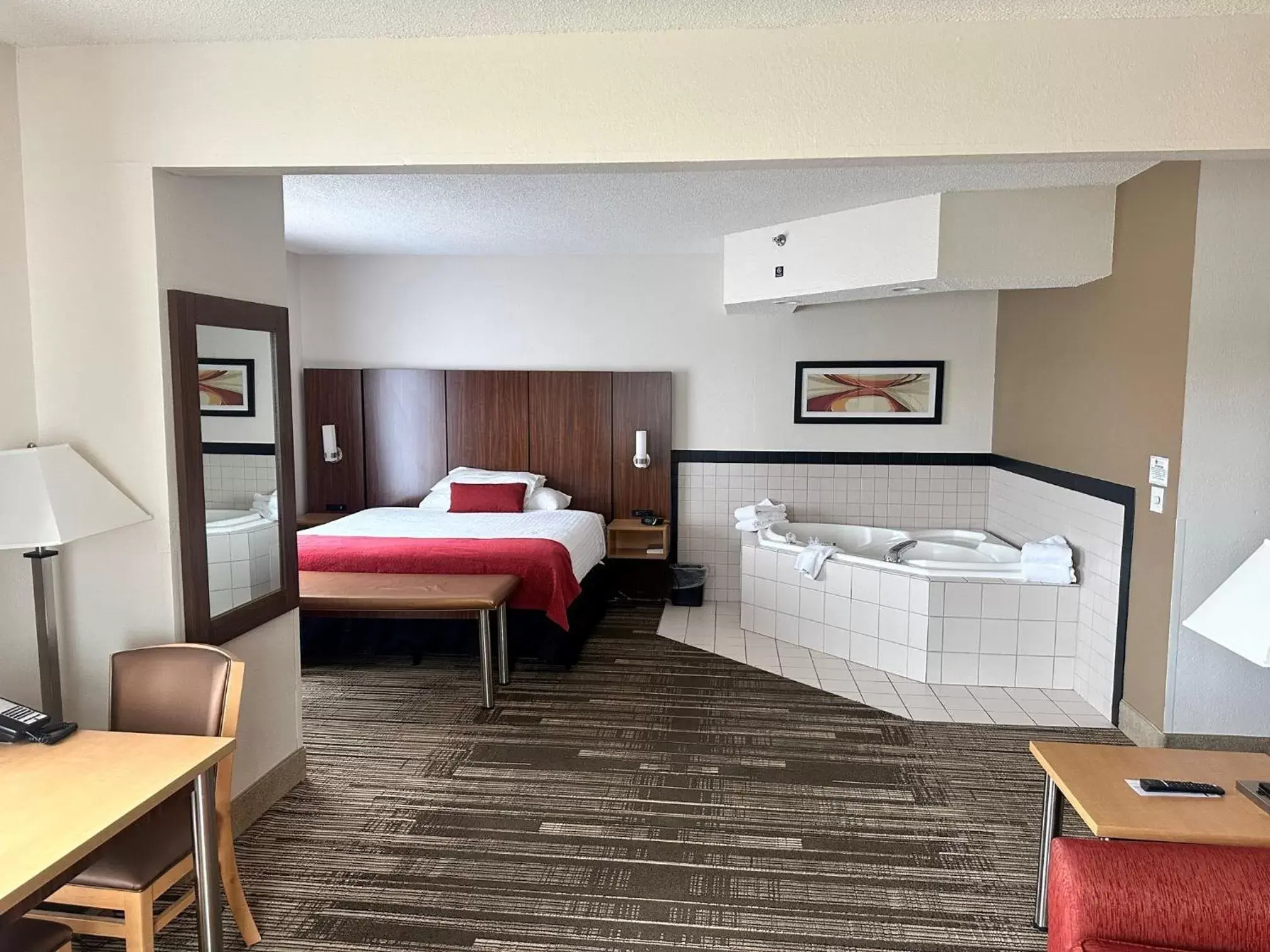 Bed in Northfield Inn Suites and Conference Center