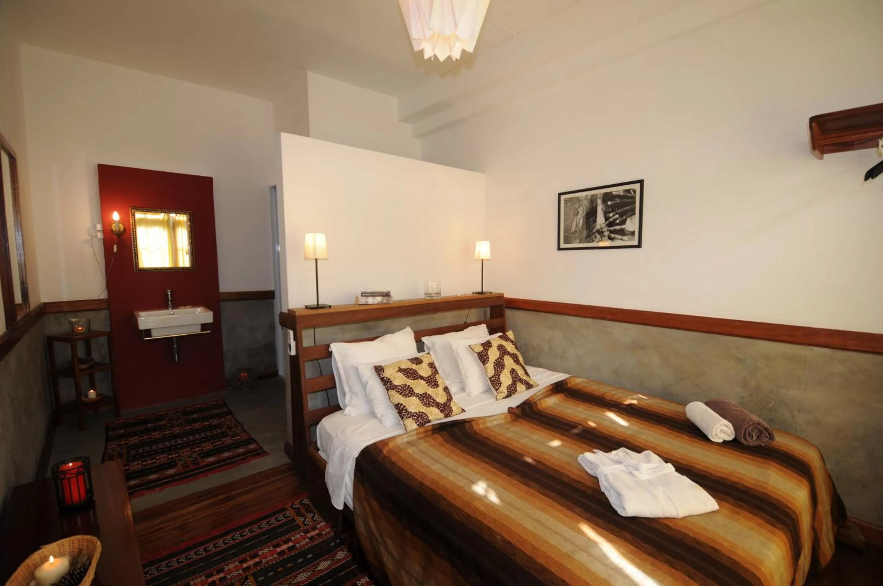 Photo of the whole room, Bed in The Colonial Guest House