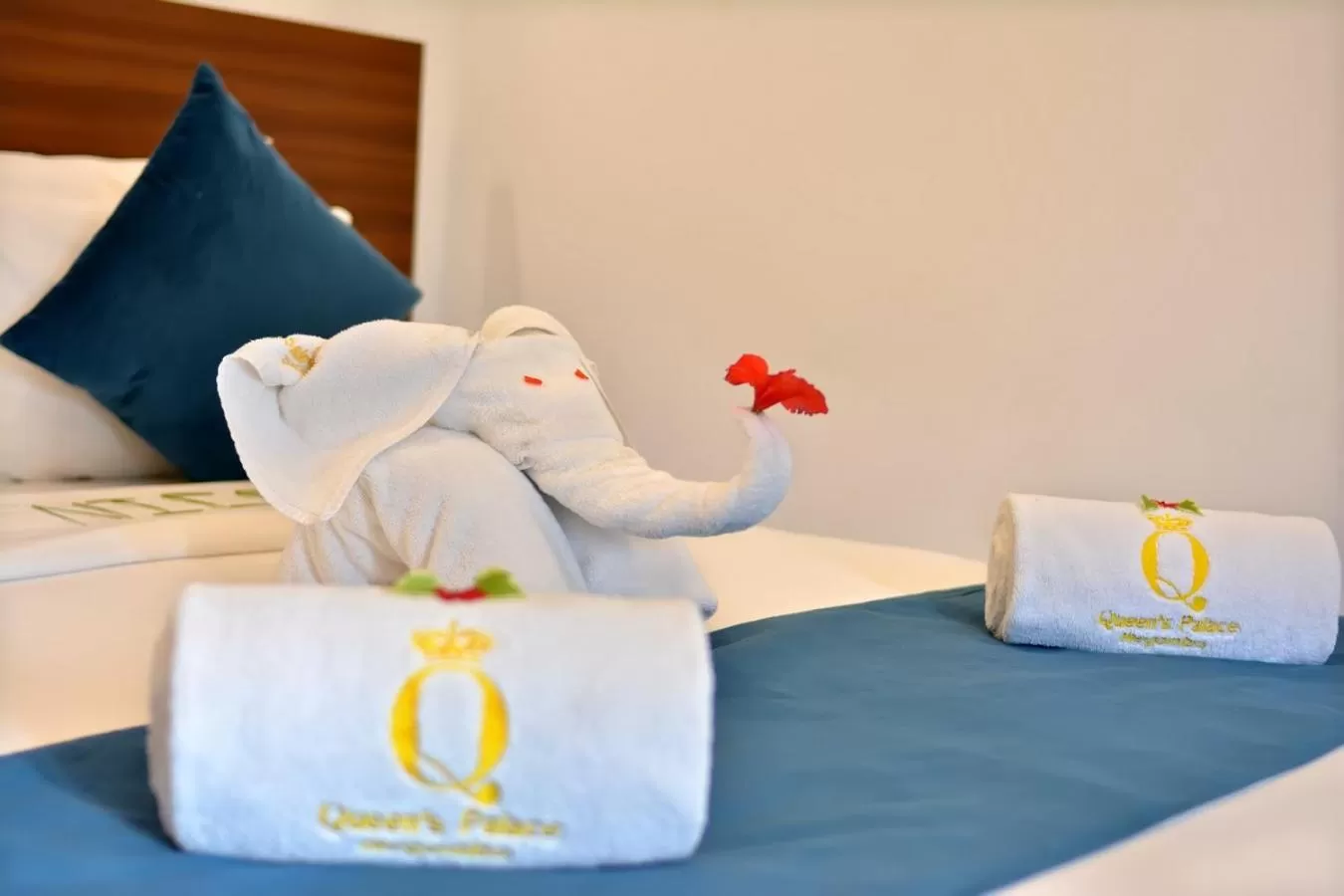 Bedroom, Bed in Negombo New Queen's Palace