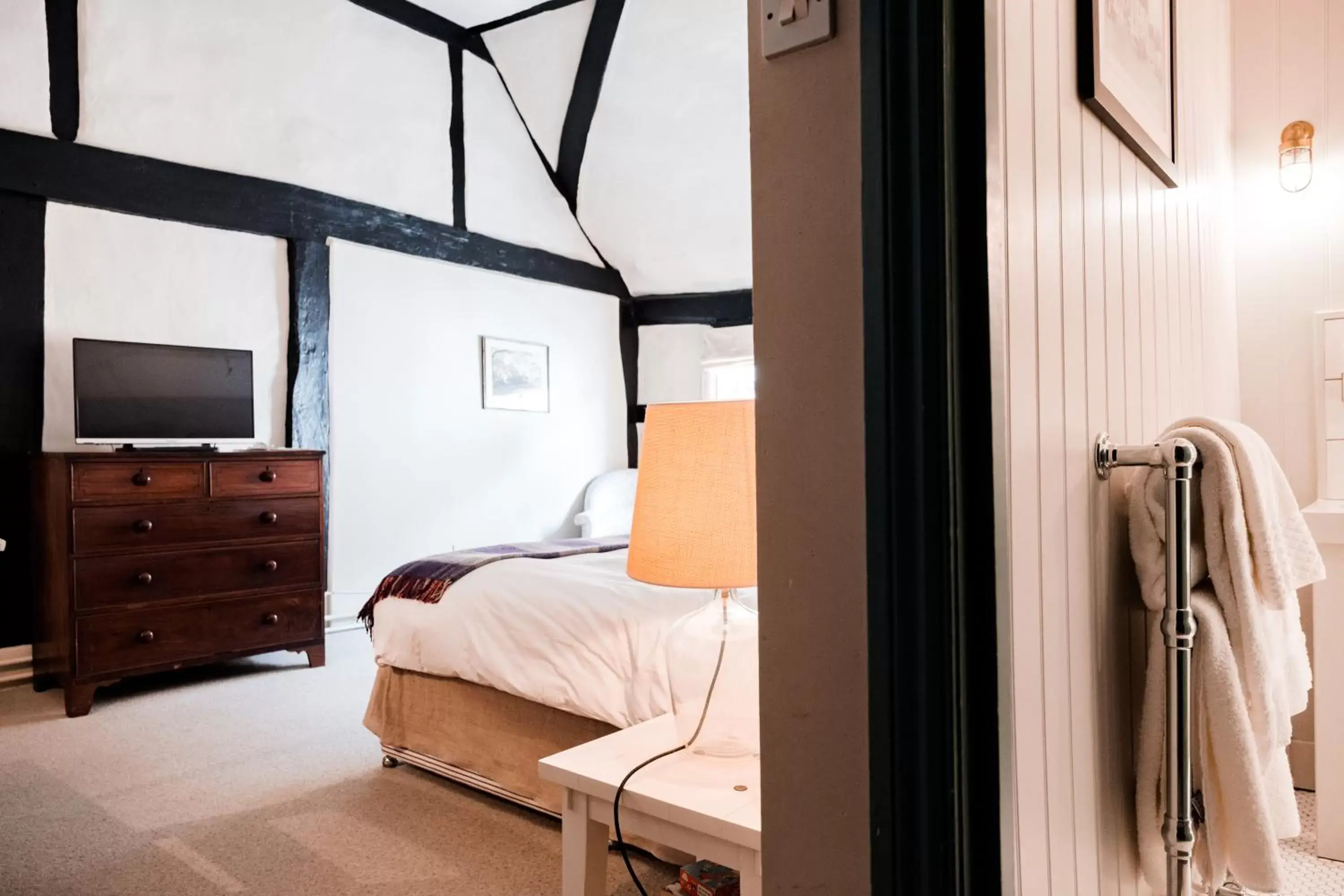 Bed in Bel and The Dragon-Odiham