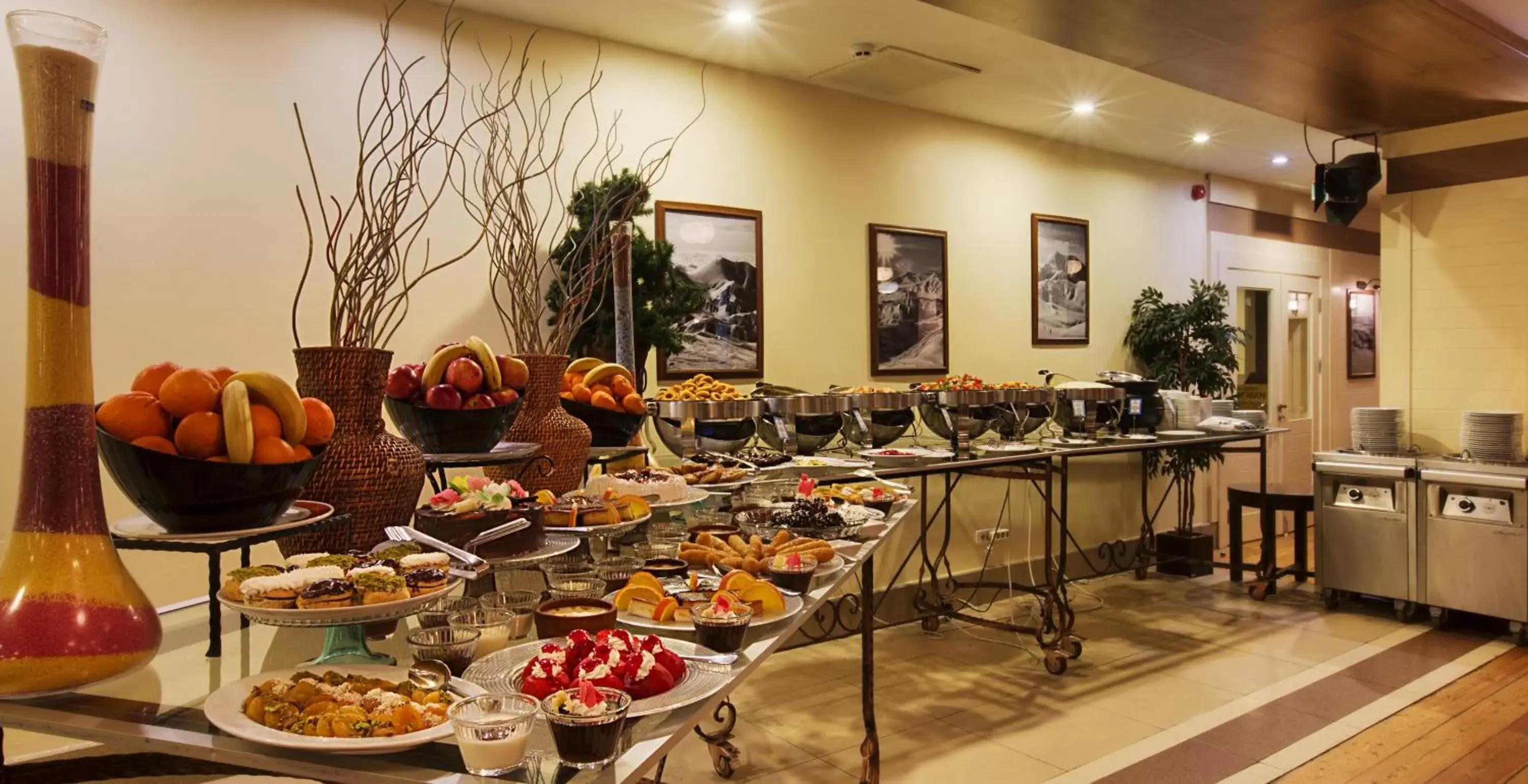 Restaurant/places to eat in Dedeman Palandoken Ski Lodge Hotel Restaurant/places to eat in Dedeman Palandoken Ski Lodge Hotel