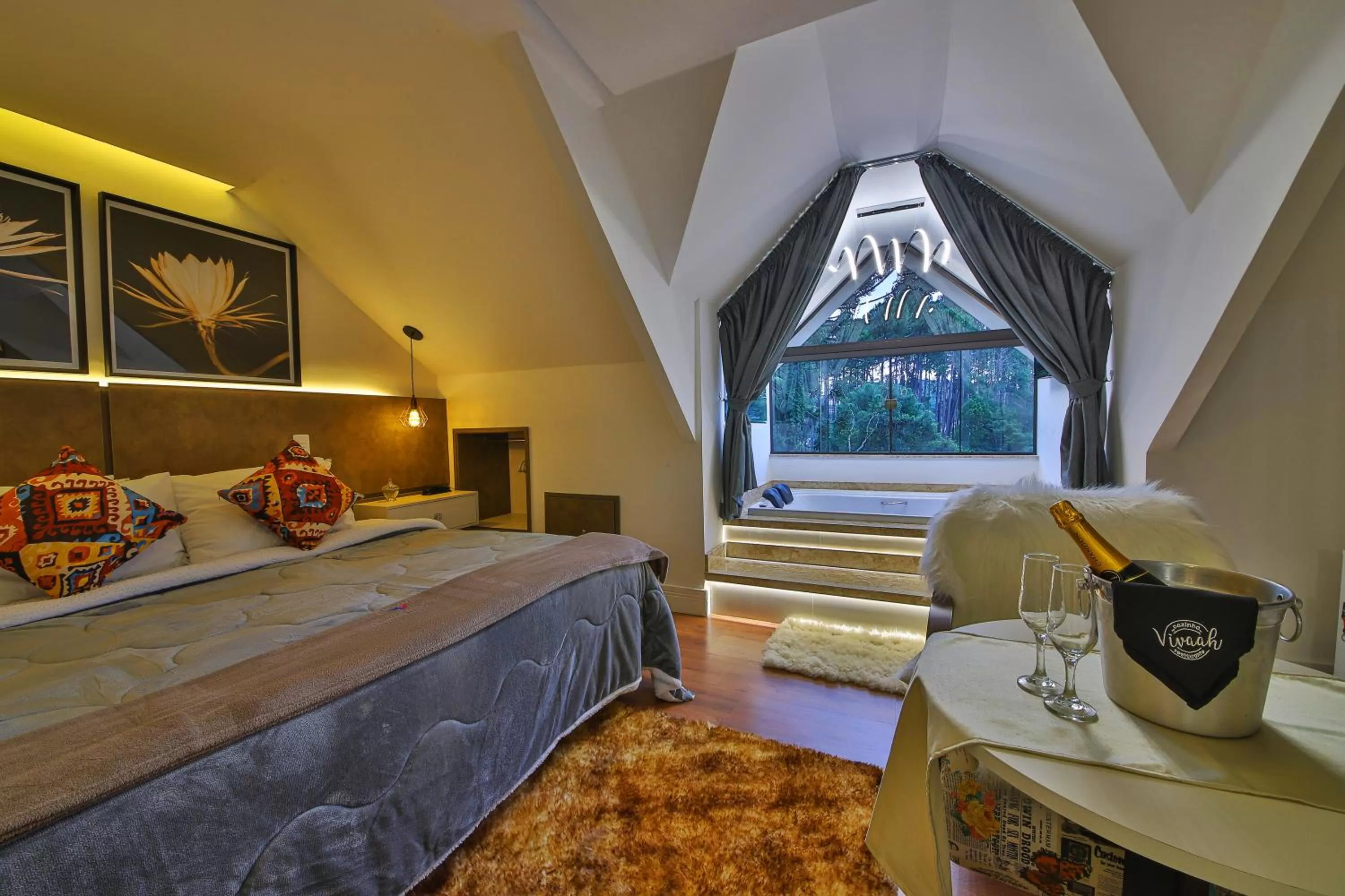 Hot Tub, Bed in Caminho das Pedras Pousada de Charme