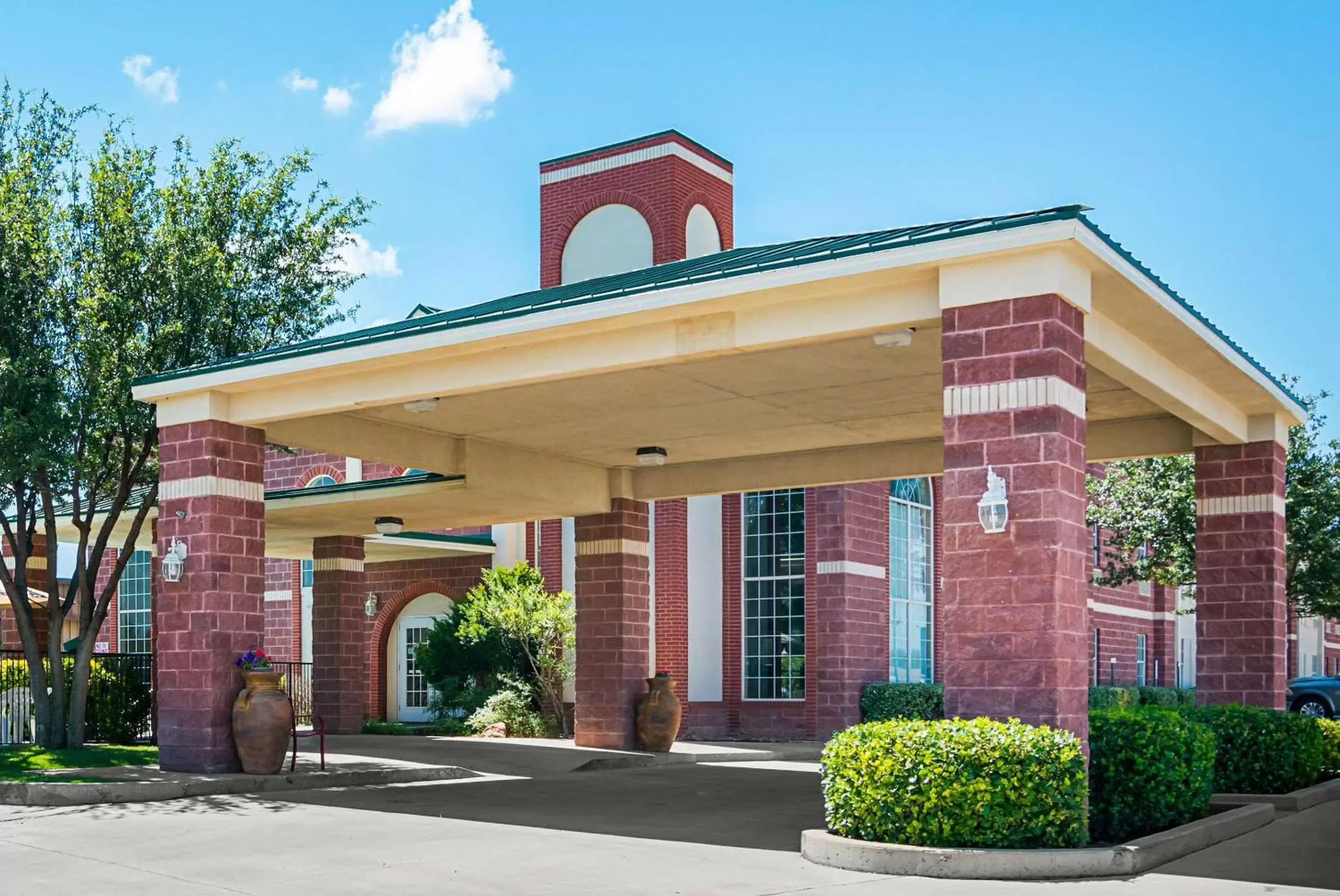 Property building in Quality Suites Property building in Quality Suites