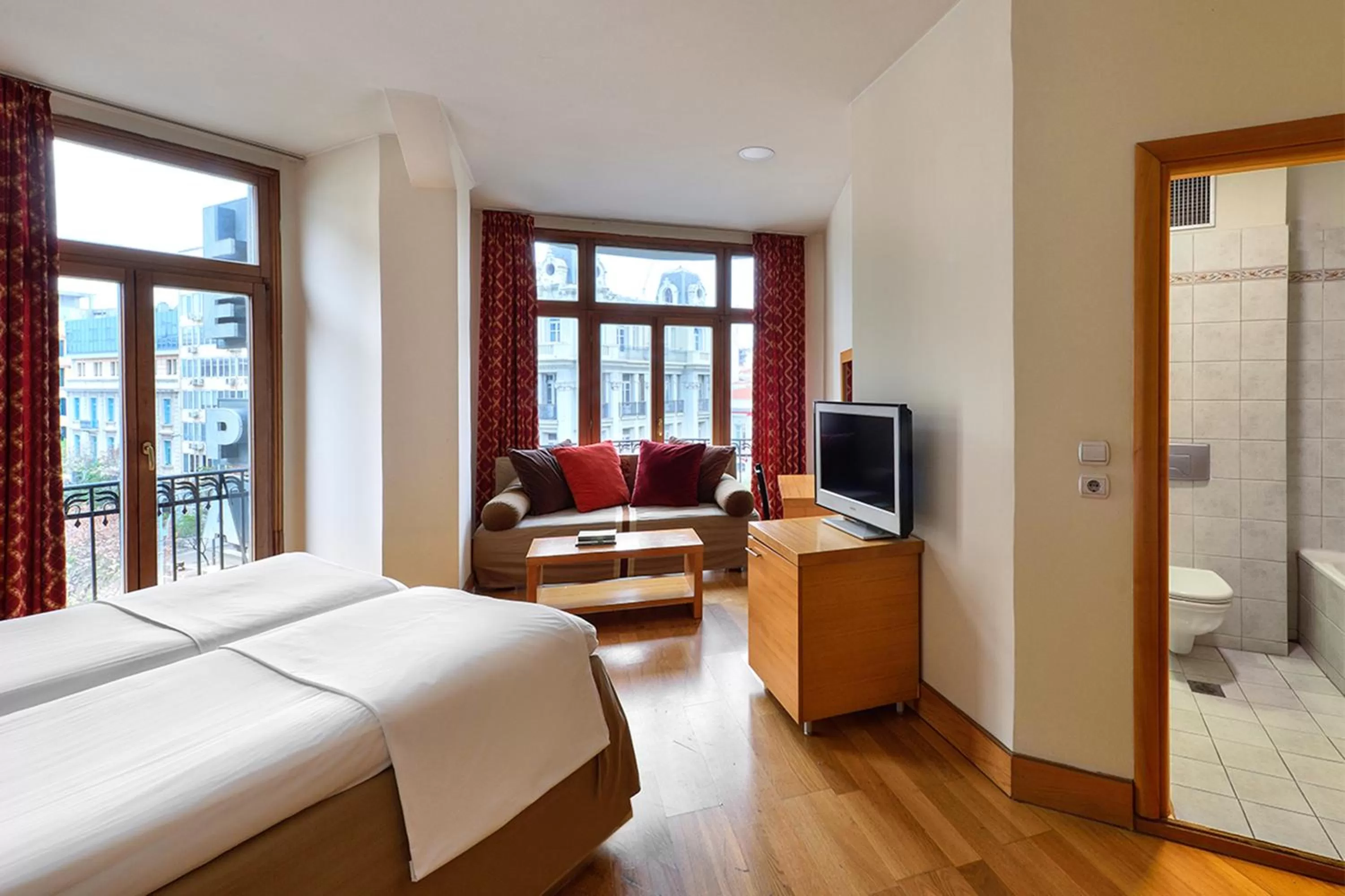 Bed in Le Palace Hotel