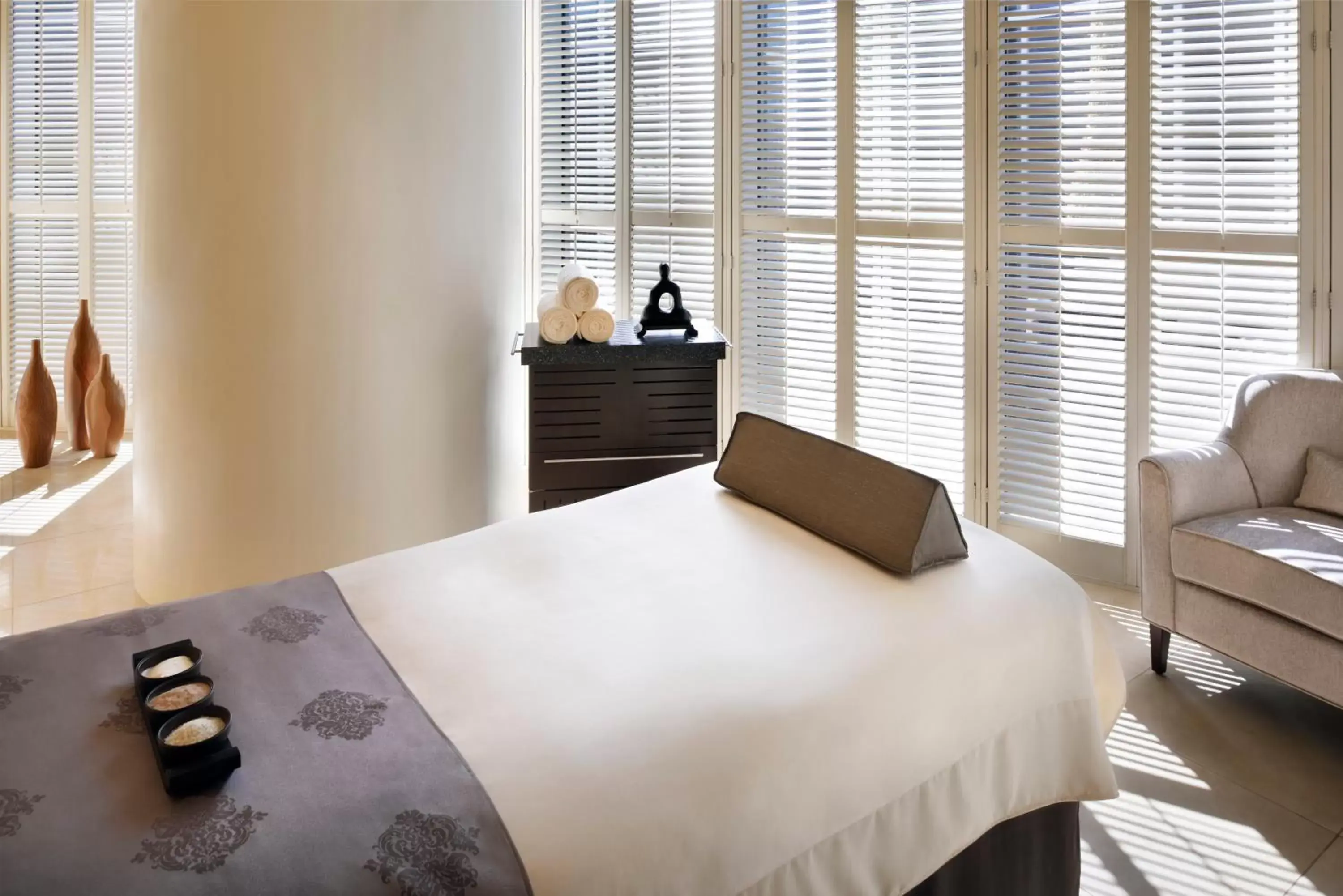 Spa and wellness centre/facilities, Bed in Address Dubai Mall
