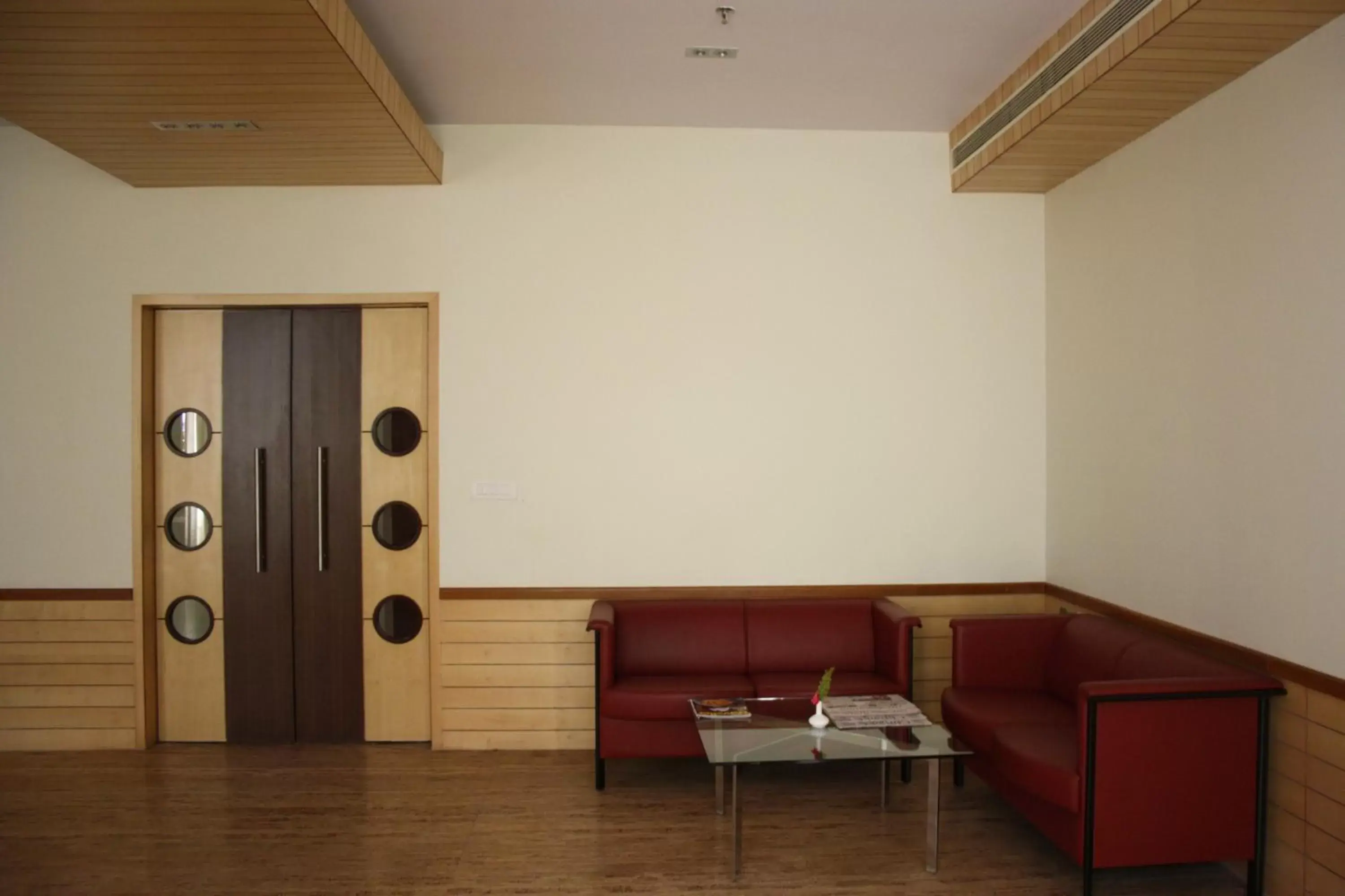 Business facilities, Seating Area in Royal Orchid Central Kireeti-HAMPI Hospet