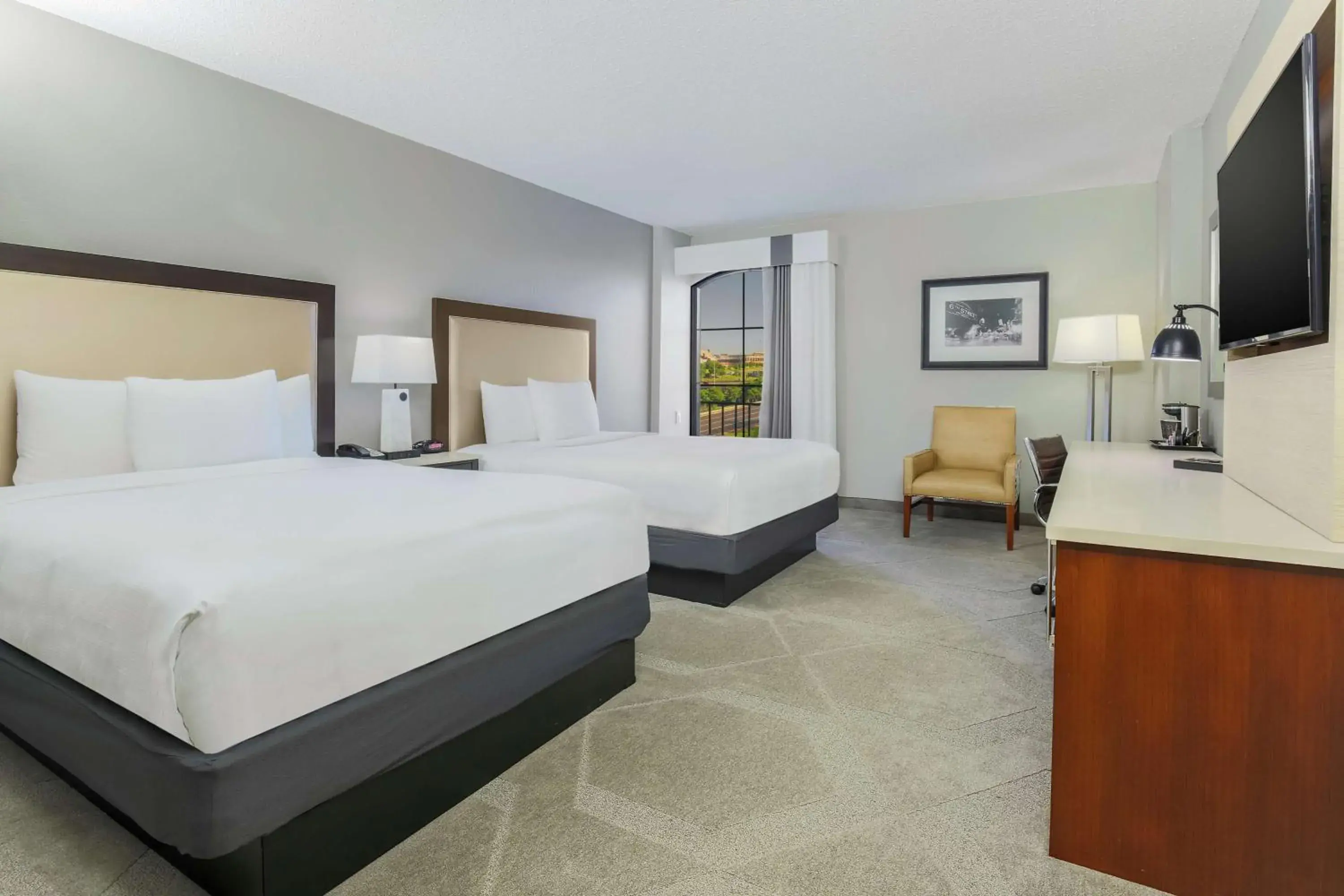Bed in DoubleTree by Hilton Austin-University Area