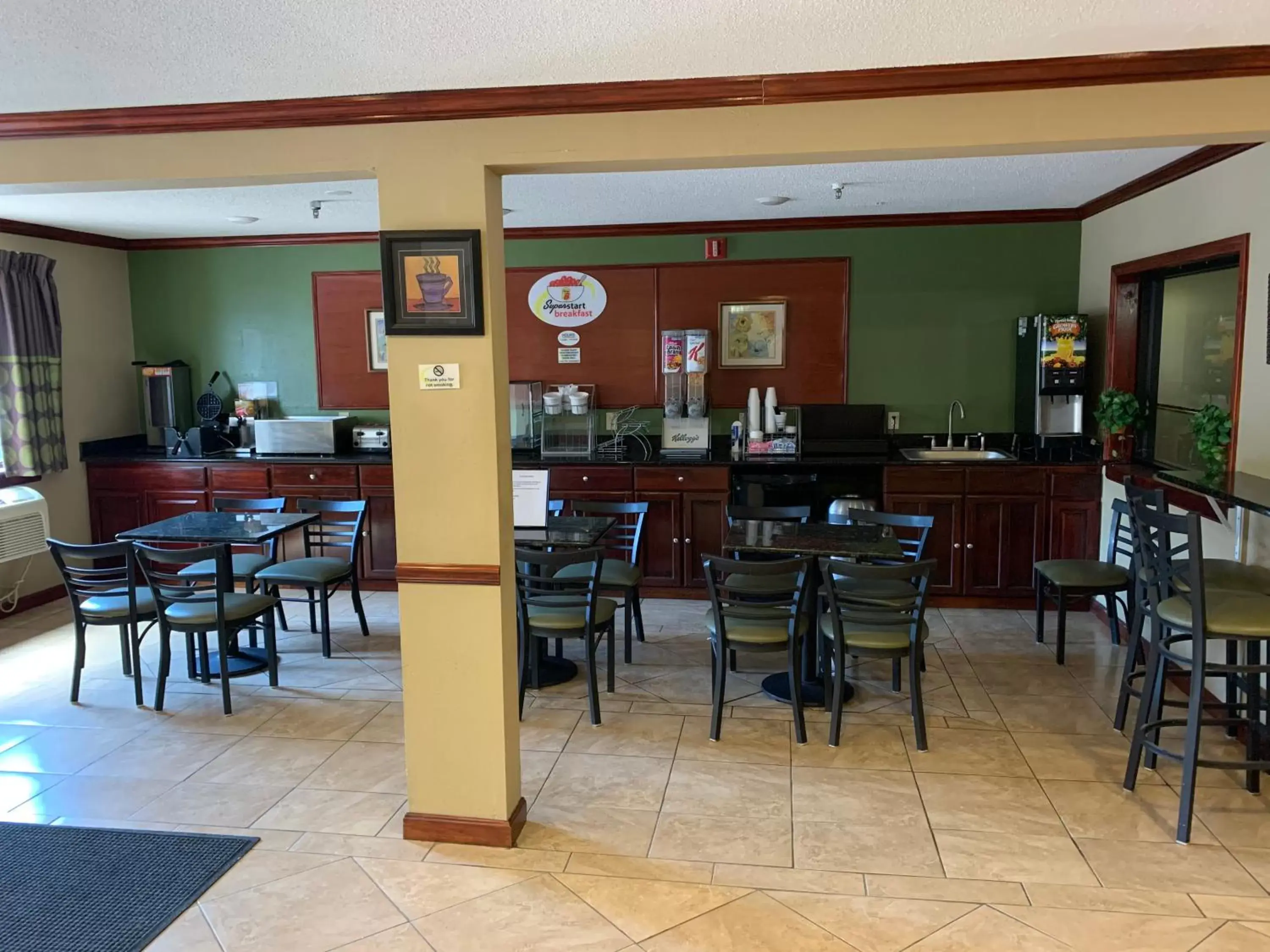 Breakfast, Restaurant/Places to Eat in Super 8 by Wyndham Tilton/Lake Winnipesaukee