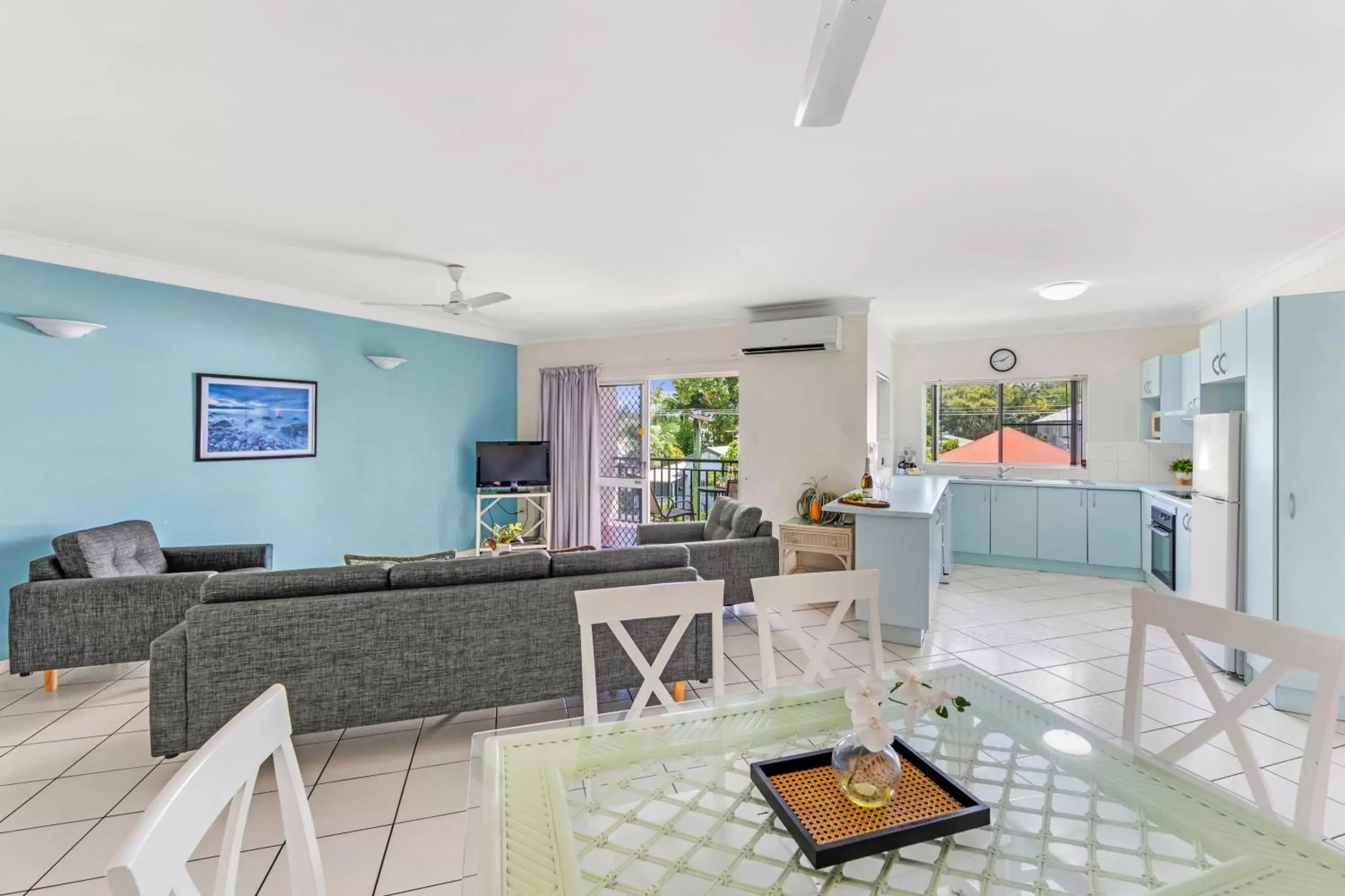 Dining area in Koala Court Holiday Apartments