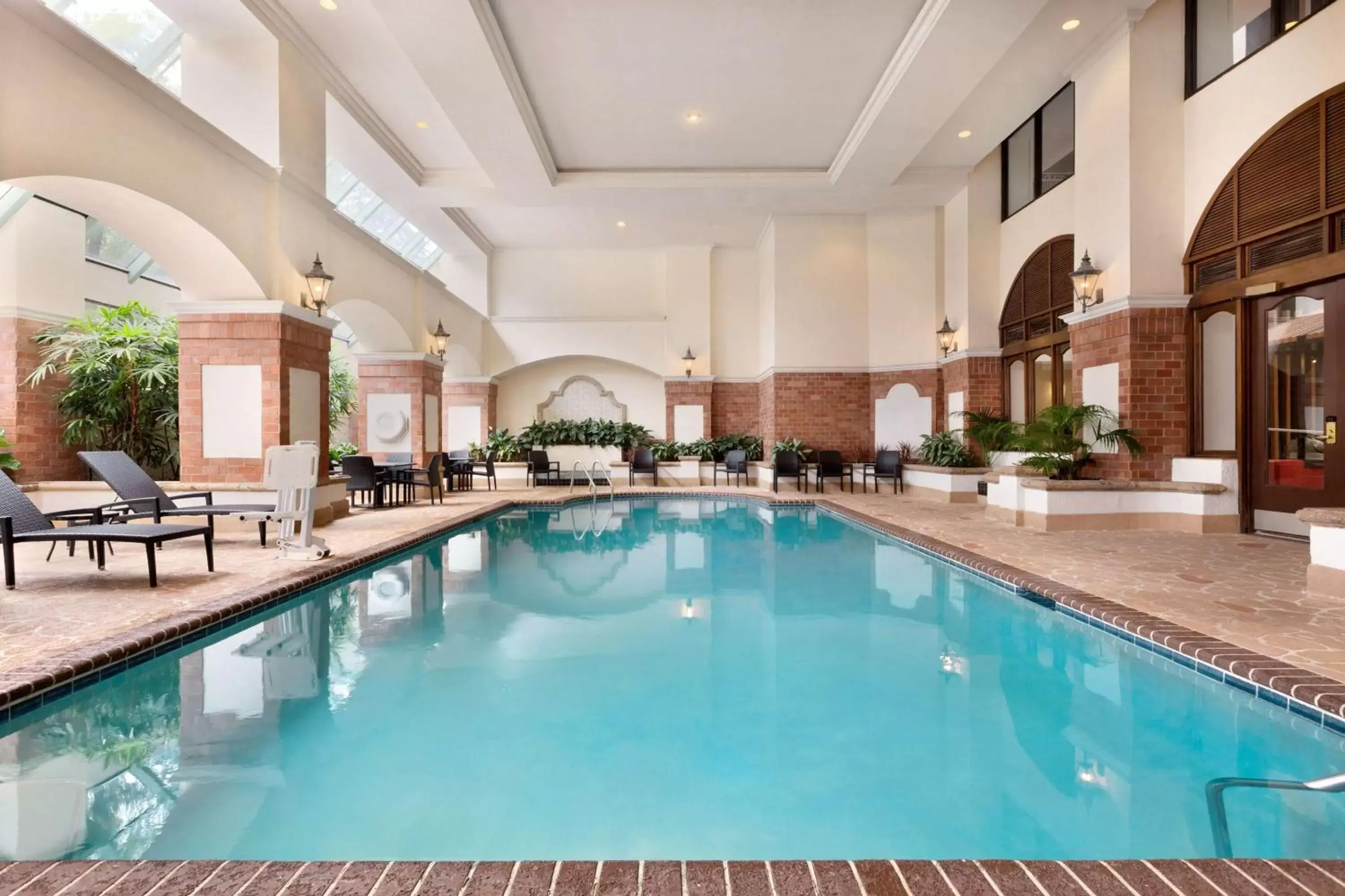 Pool view, Swimming Pool in Embassy Suites Dallas - DFW International Airport South