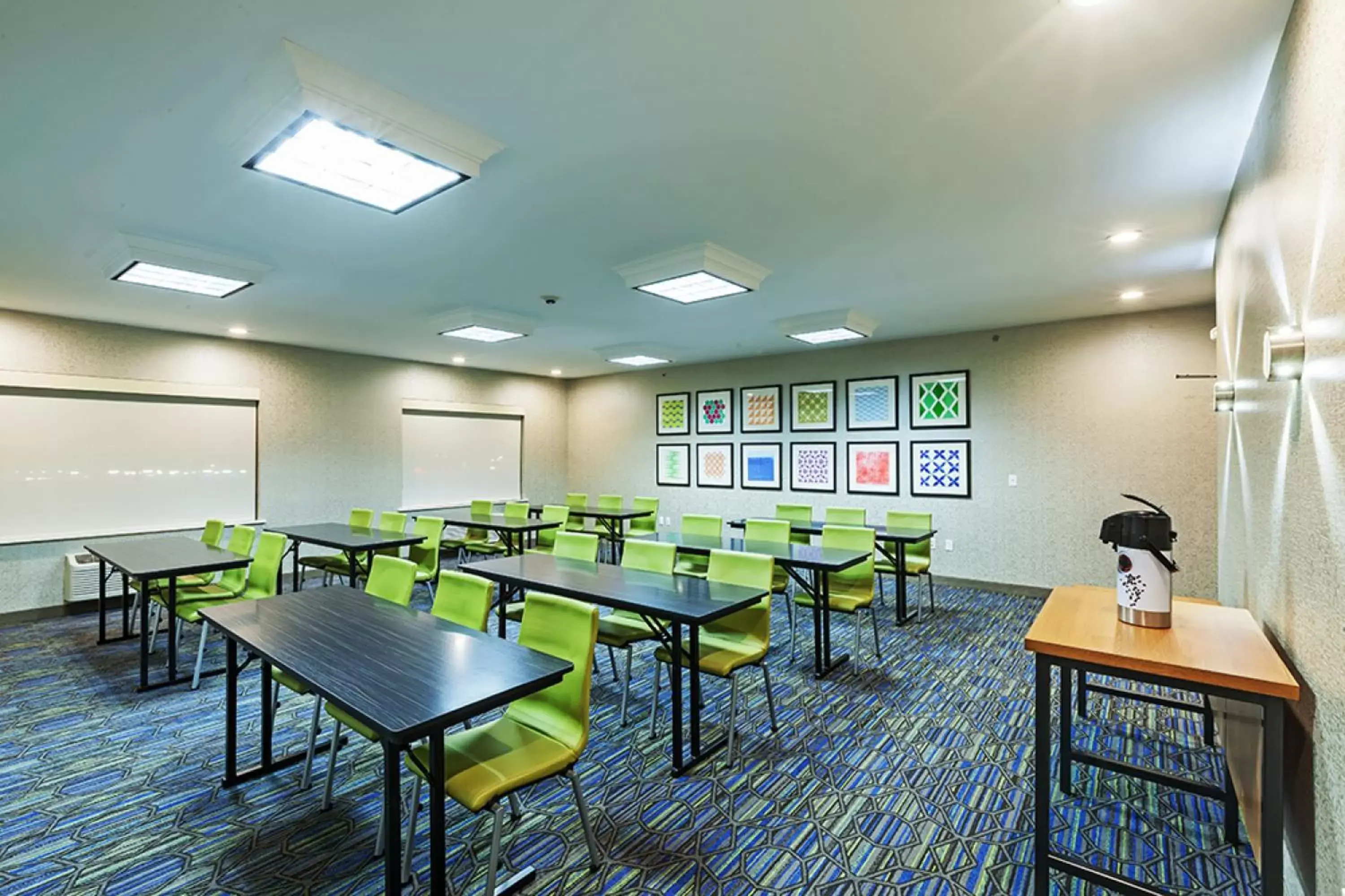 Meeting/conference room in Holiday Inn Express & Suites Tulsa S Broken Arrow Hwy 51, an IHG Hotel