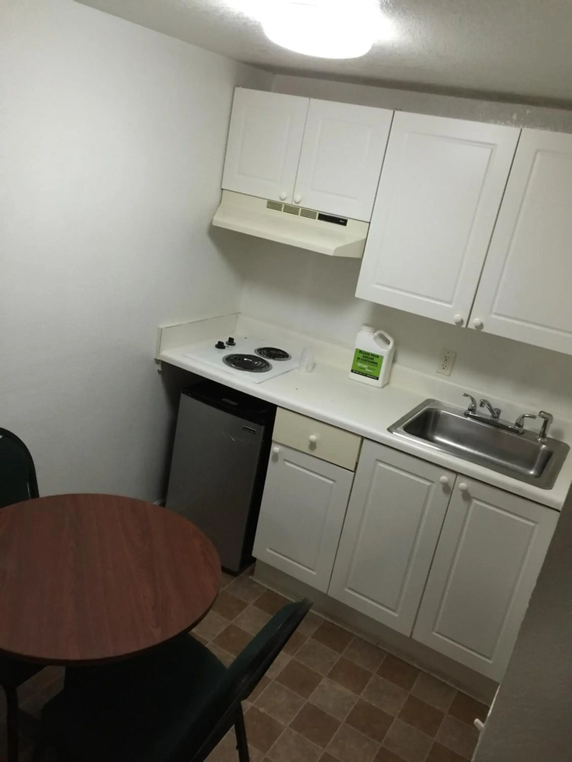 Kitchen or kitchenette, Kitchen/Kitchenette in Extended Stay Studios