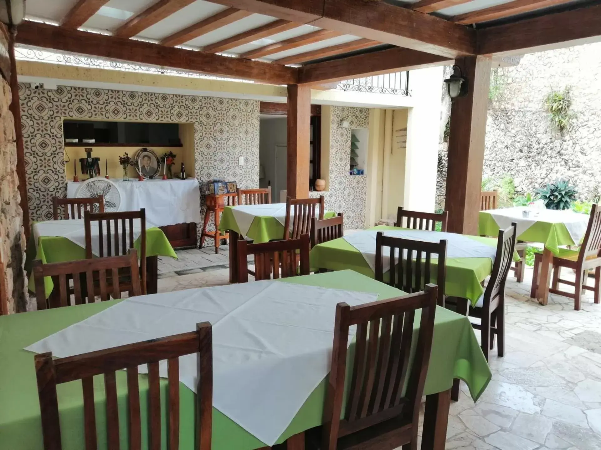 Restaurant/Places to Eat in Casa San Roque Valladolid