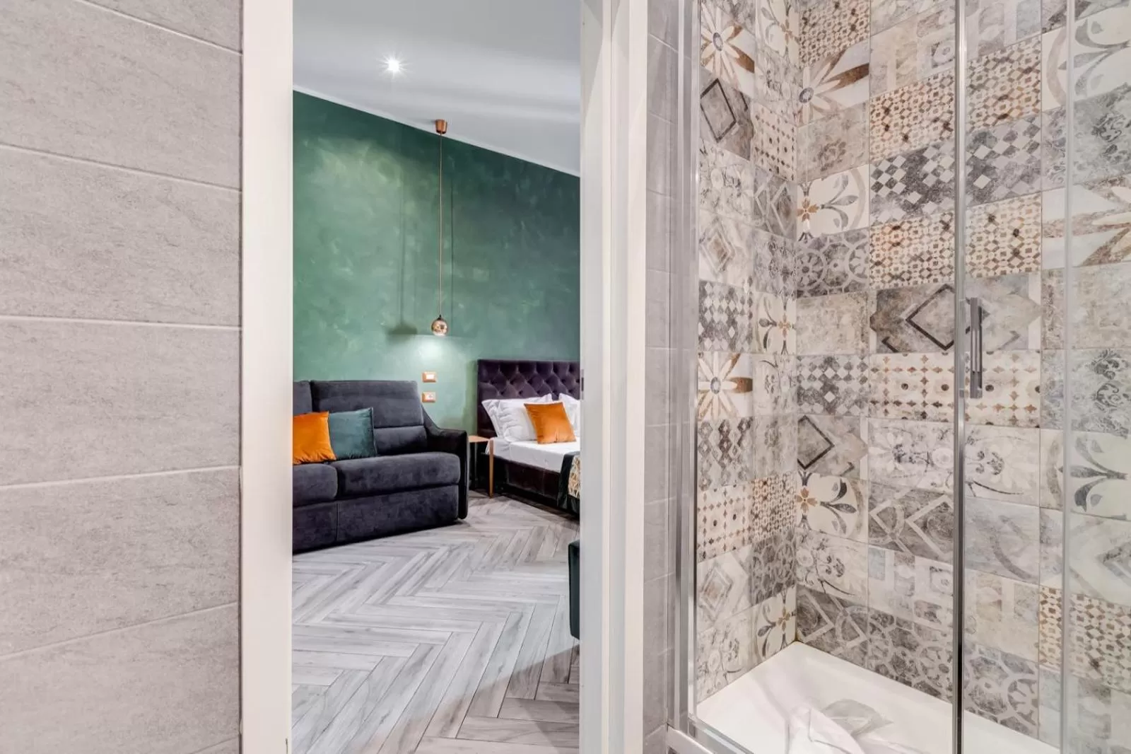 Shower in Ripetta Deluxe Suites