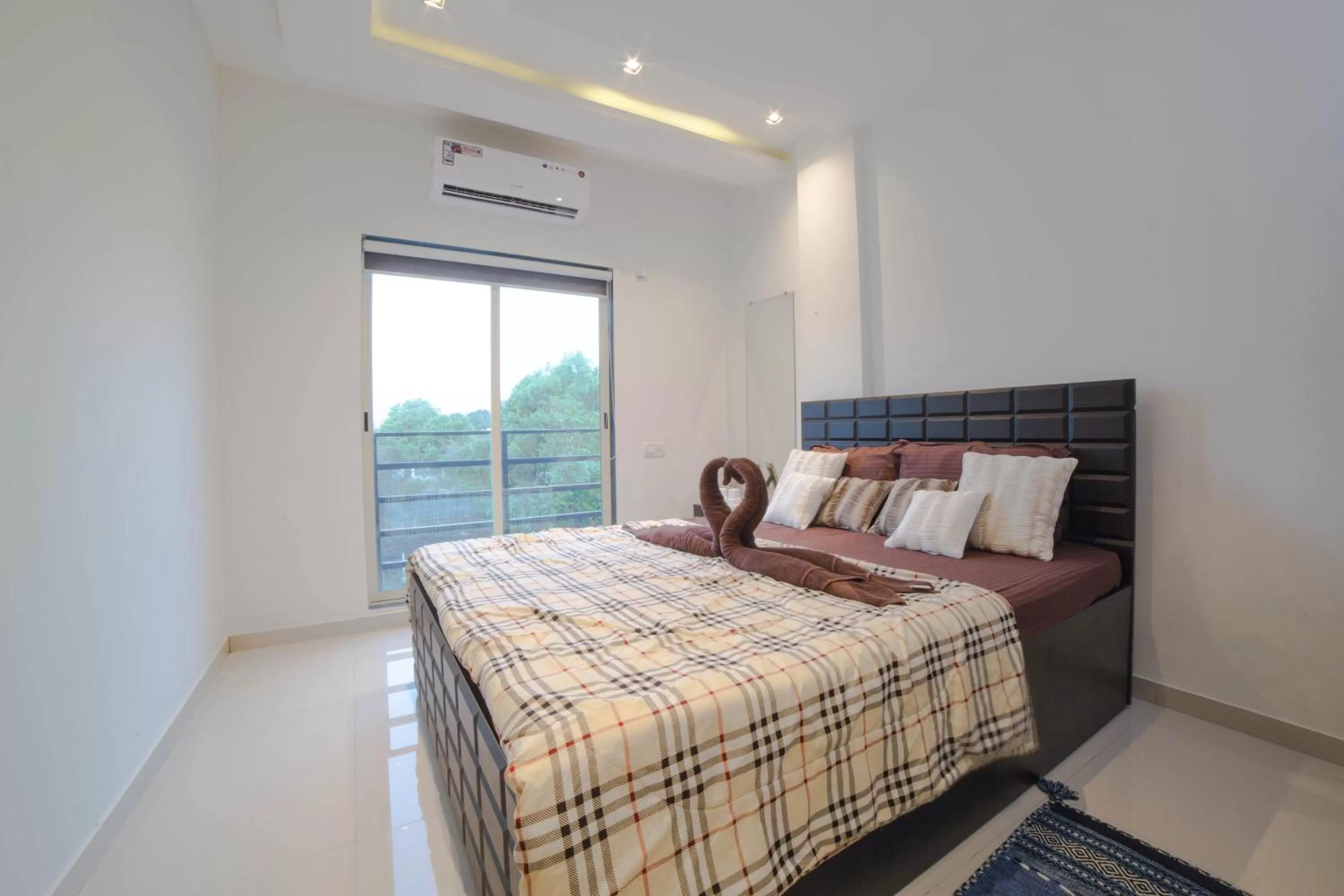 Bedroom, Bed in Acons Palm Beach