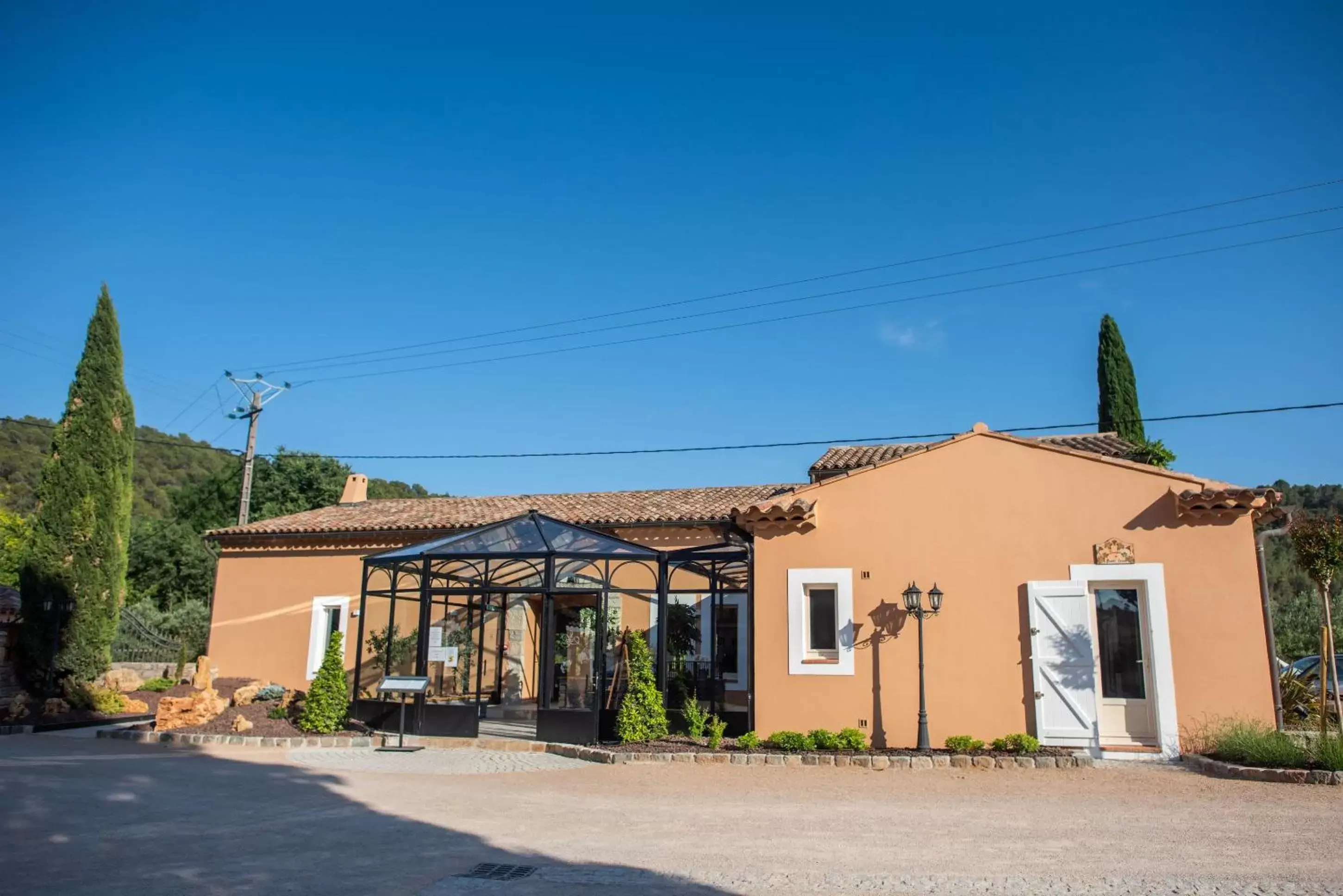 Restaurant/places to eat, Property Building in Chateau de Sainte Croix