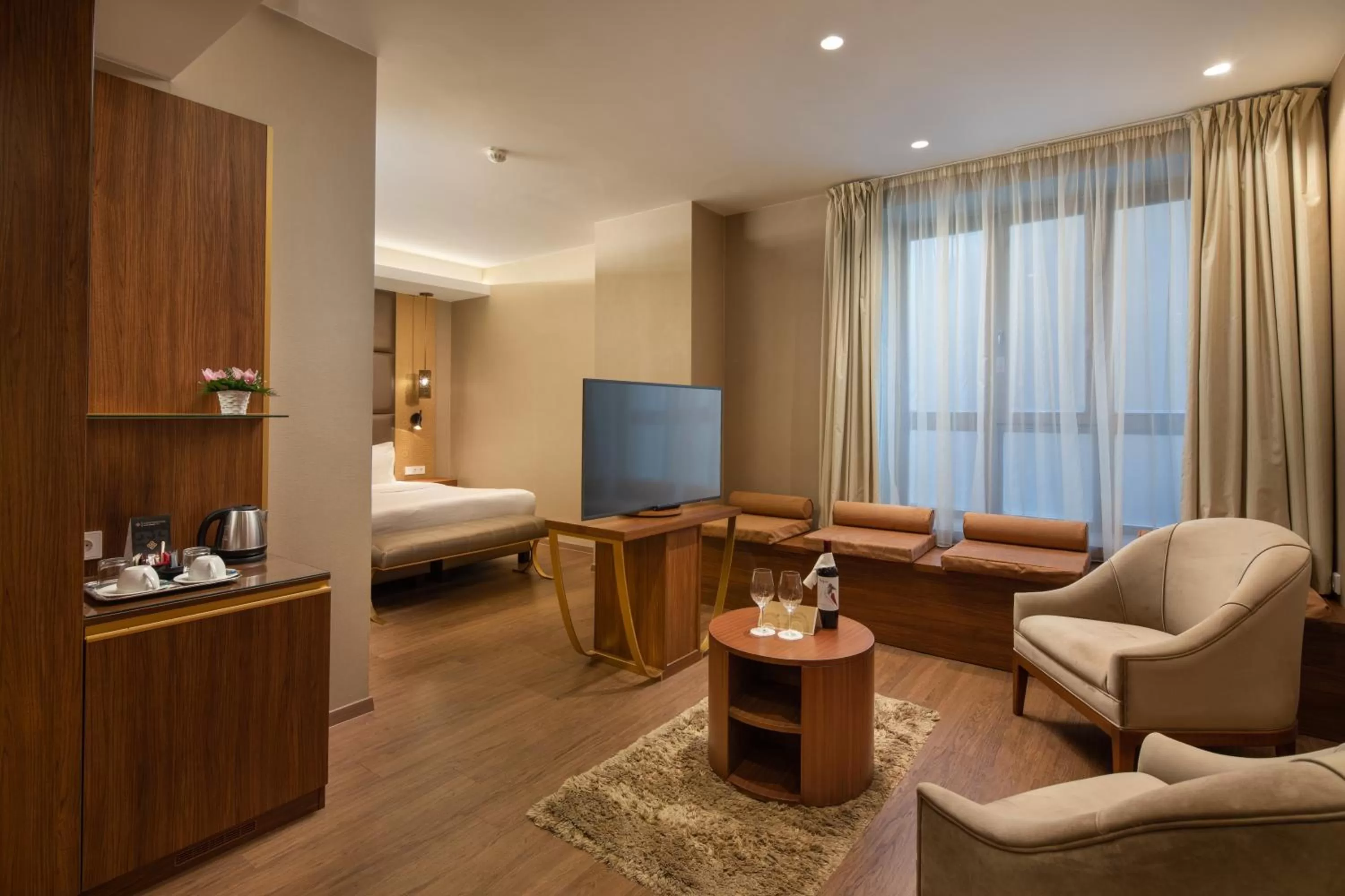 Photo of the whole room, Bed in Continental Hotel Budapest