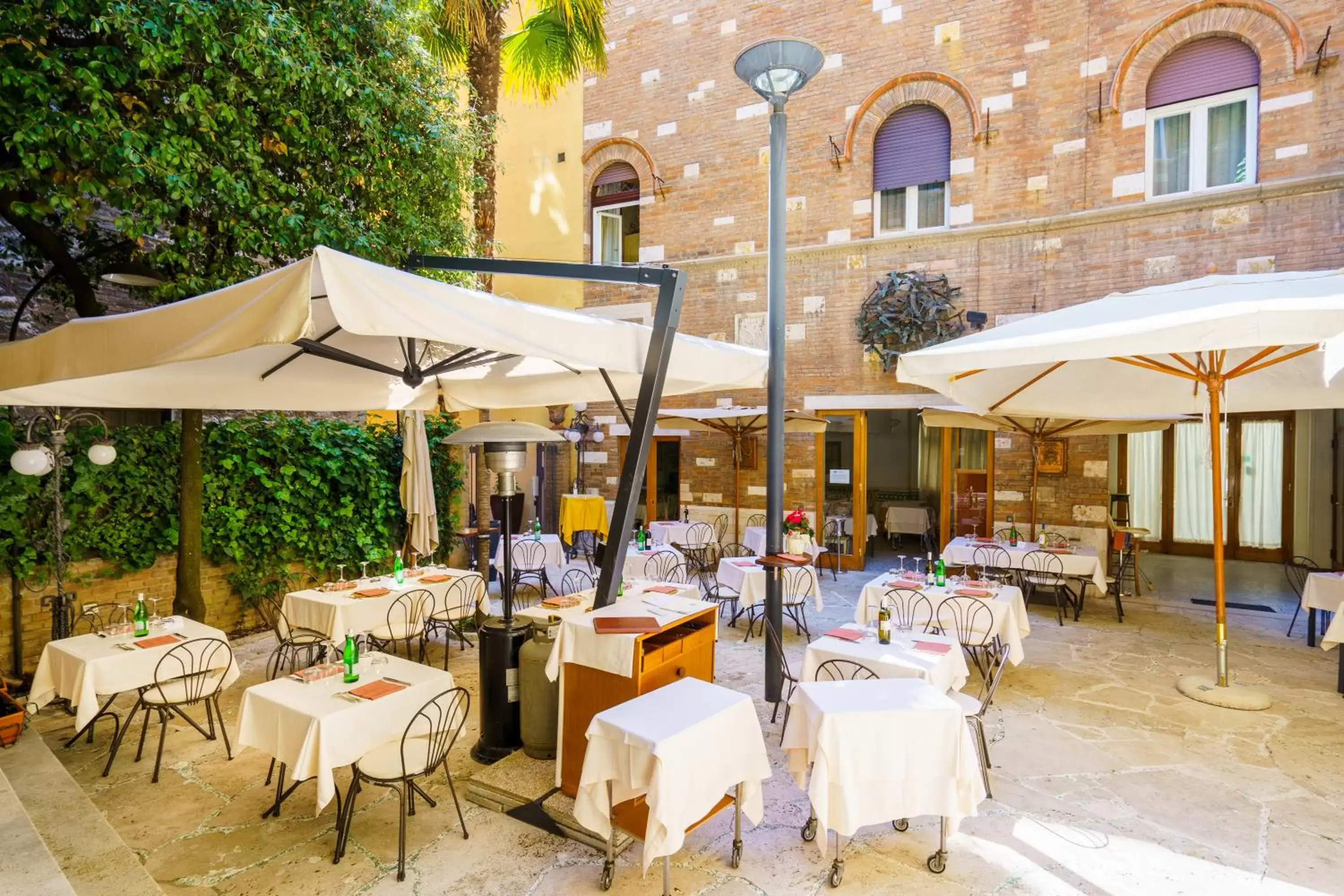 Restaurant/Places to Eat in Hotel La Rosetta