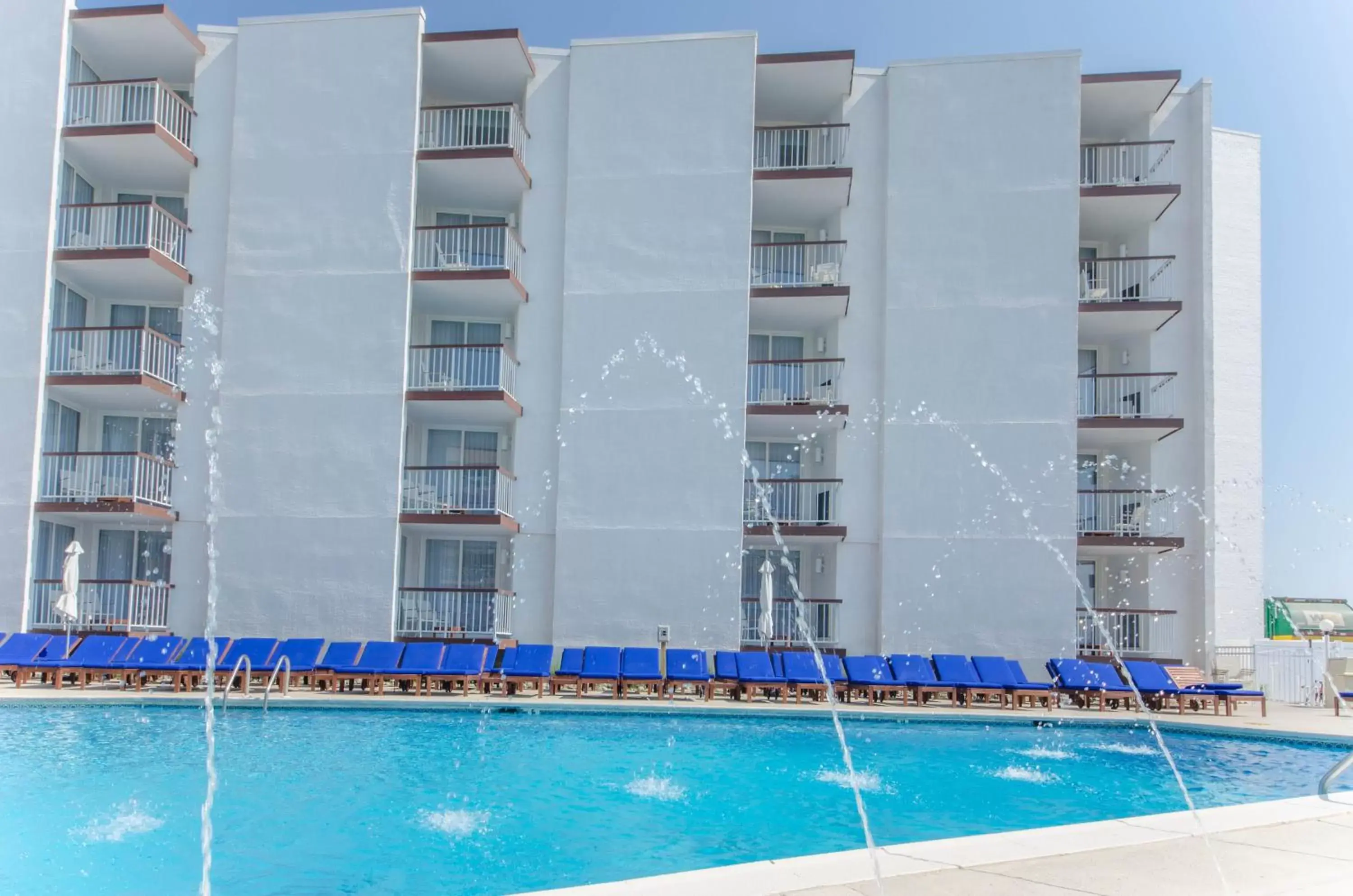 Swimming pool, Property Building in ICONA Diamond Beach