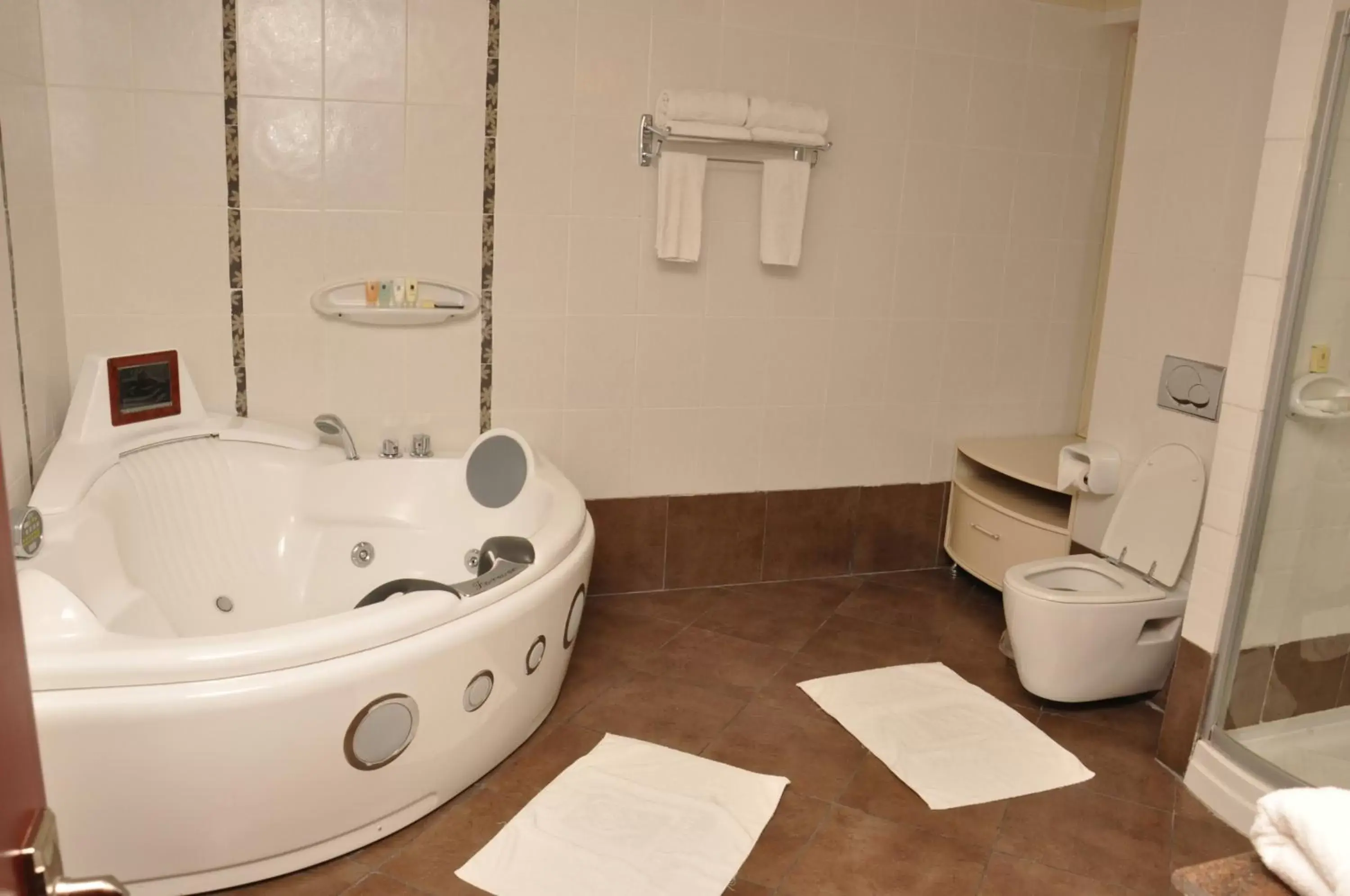 Bathroom in Inter Luxury Hotel
