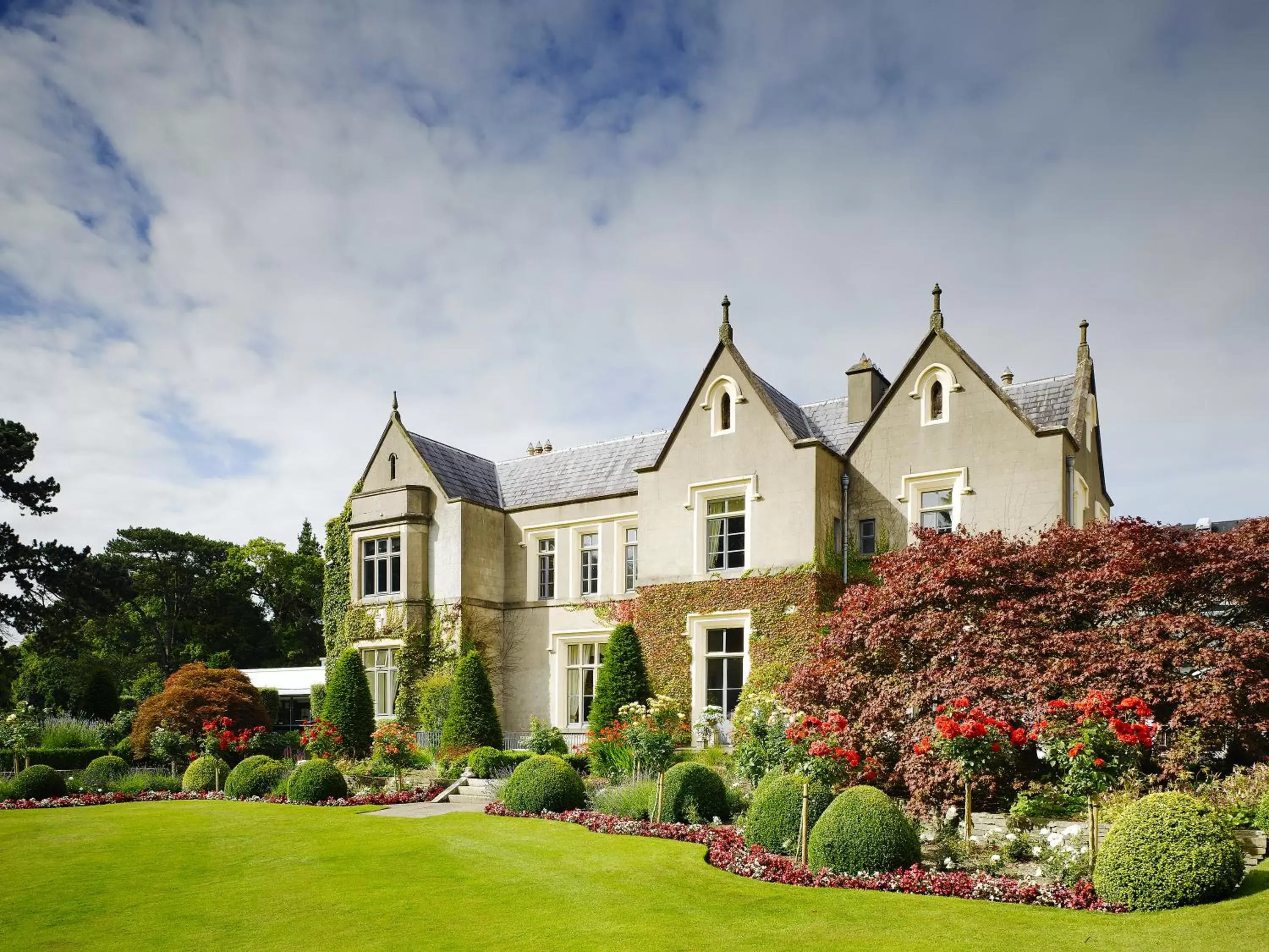 Facade/entrance, Property Building in Ballymascanlon Hotel and Golf Resort