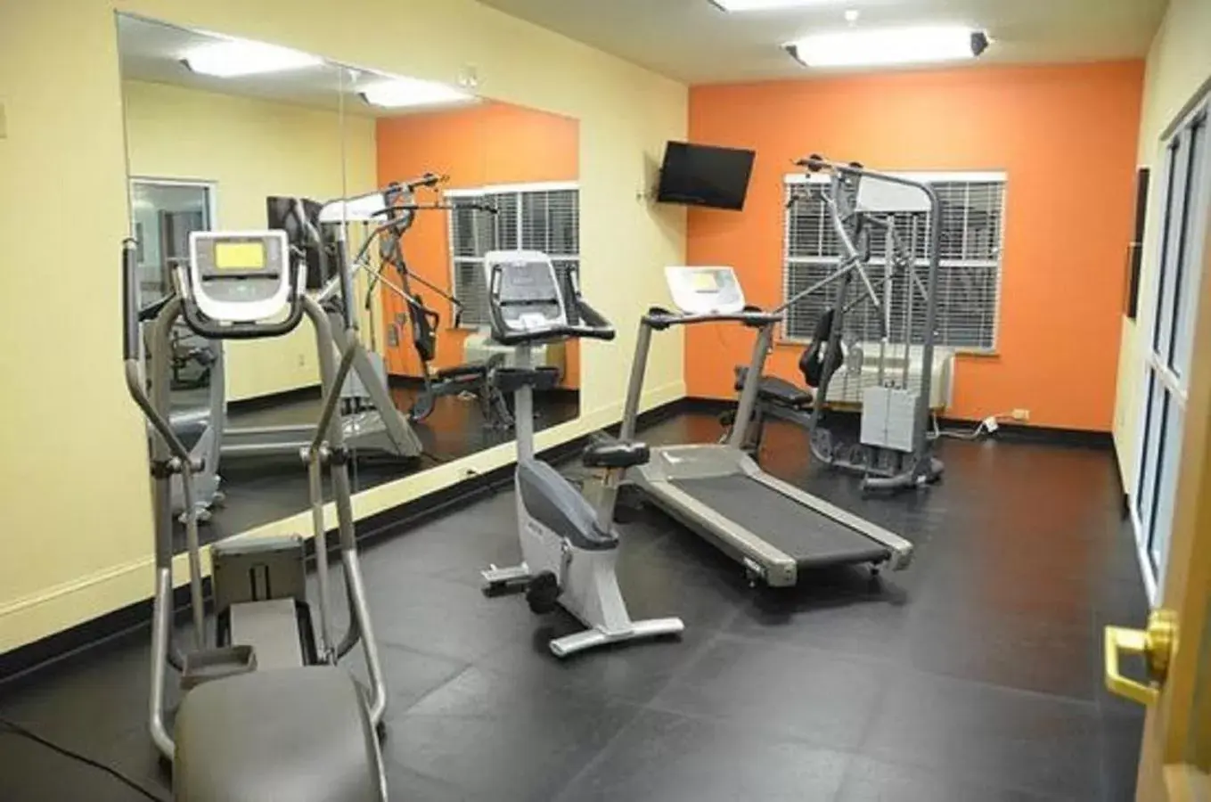 Fitness centre/facilities, Fitness Center/Facilities in Rodeway Inn & Suites