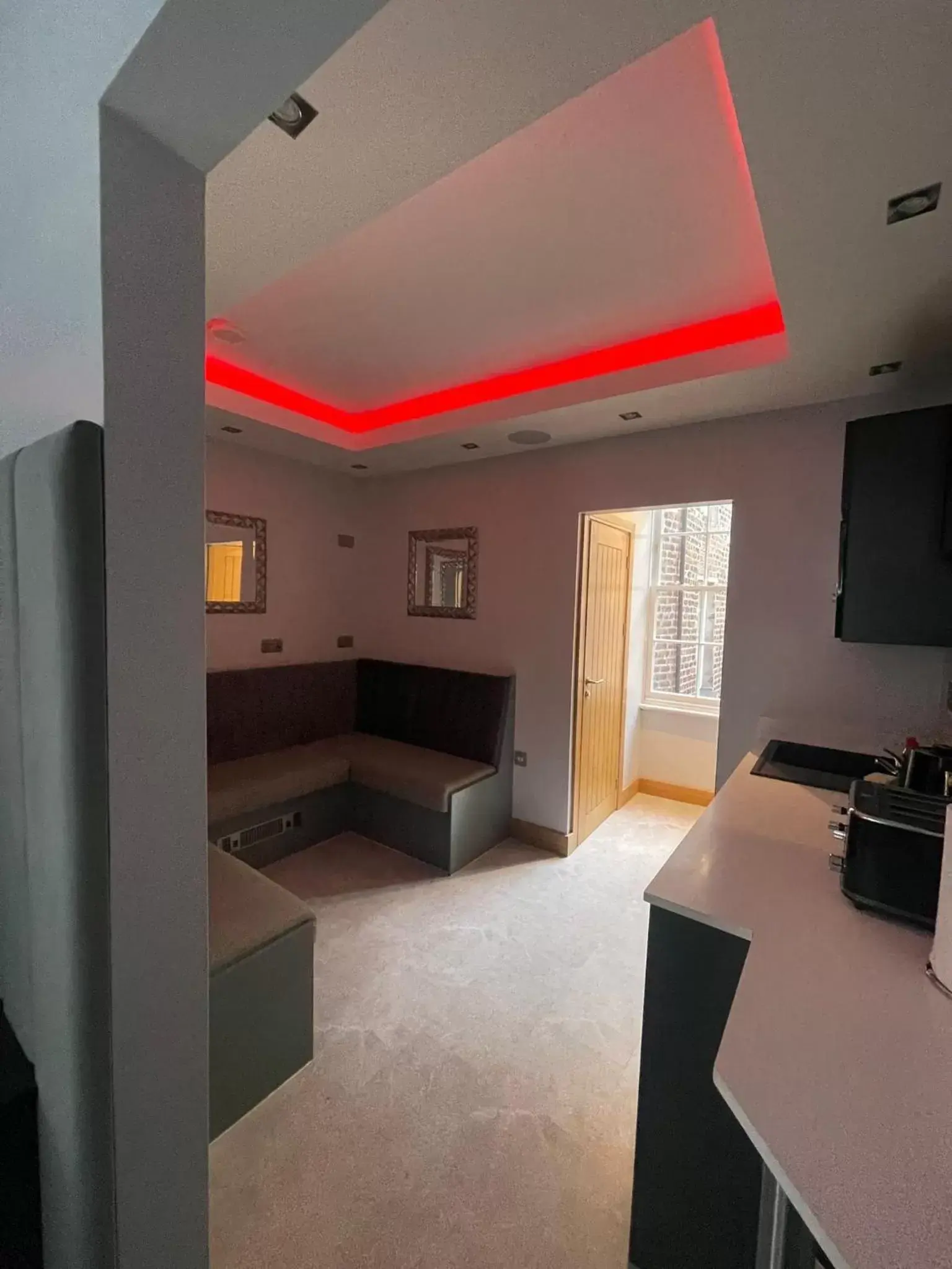 Deluxe Apartment in Belvedere Aparthotel - 83 Mount Pleasant Deluxe Apartment in Belvedere Aparthotel - 83 Mount Pleasant