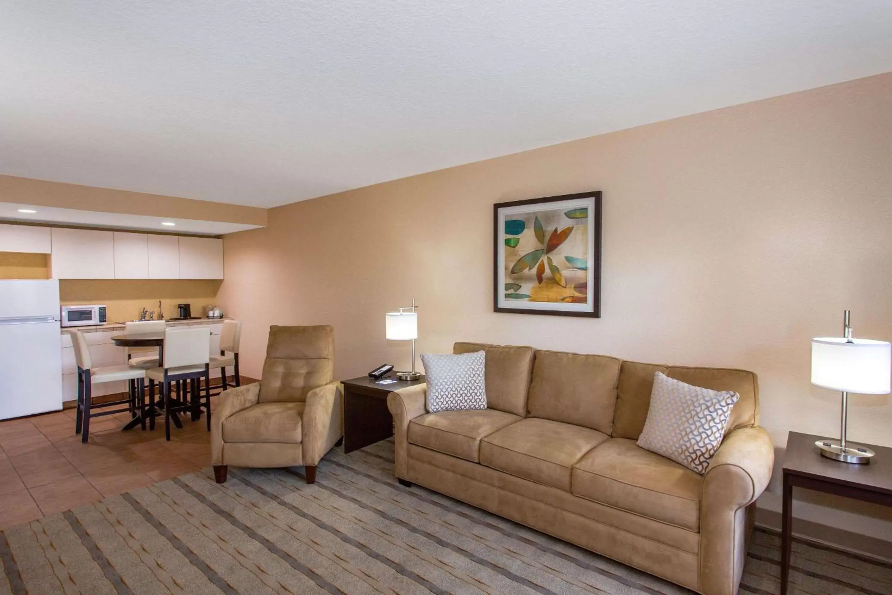 Photo of the whole room, Seating Area in Baymont by Wyndham Punta Gorda/Port Charlotte