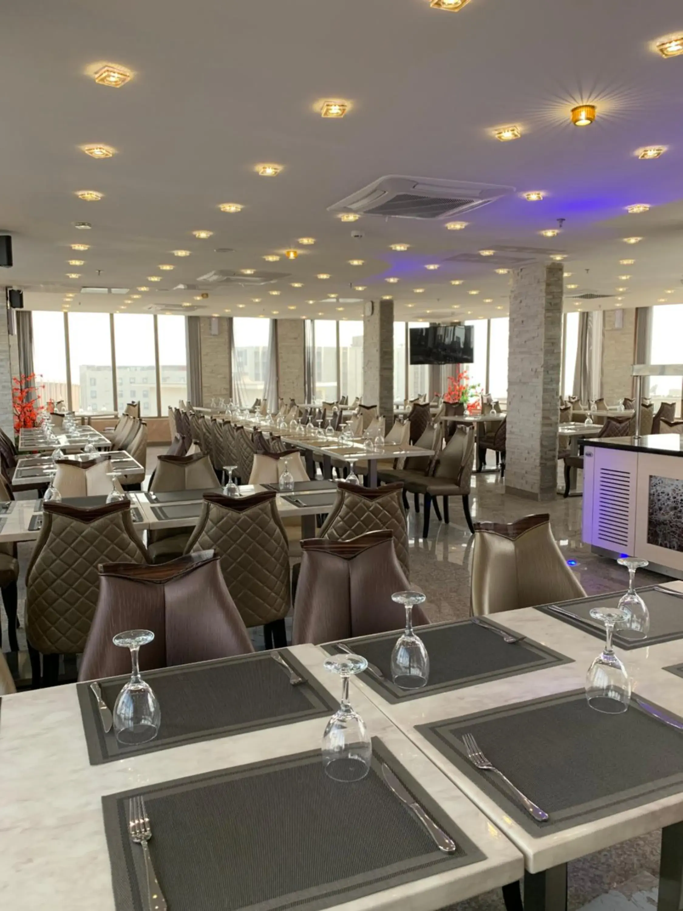 Patio, Restaurant/Places to Eat in Days Hotel & Suites by Wyndham Dakar Patio, Restaurant/Places to Eat in Days Hotel & Suites by Wyndham Dakar