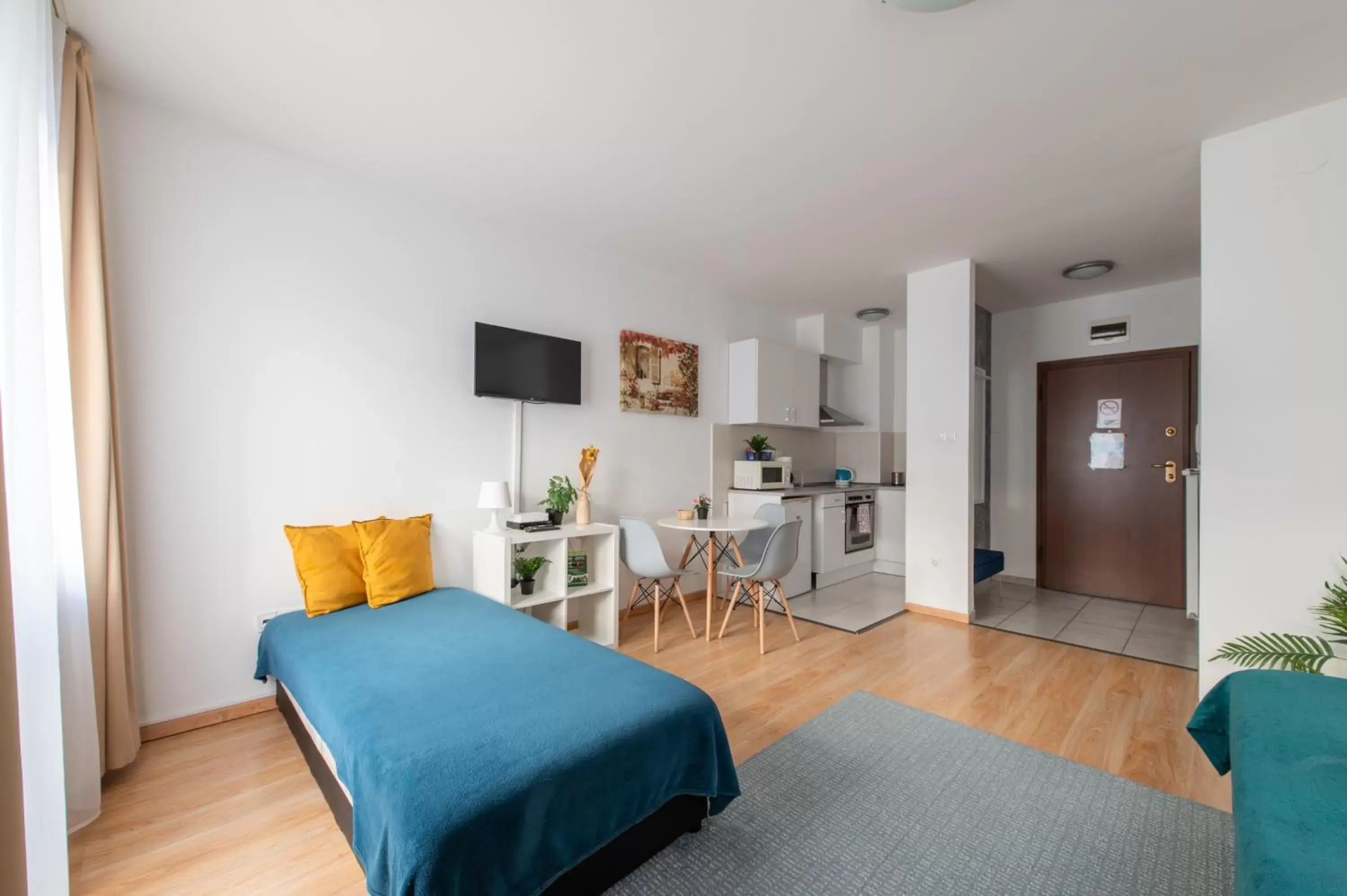 Bed, Seating Area in Prince Apartments